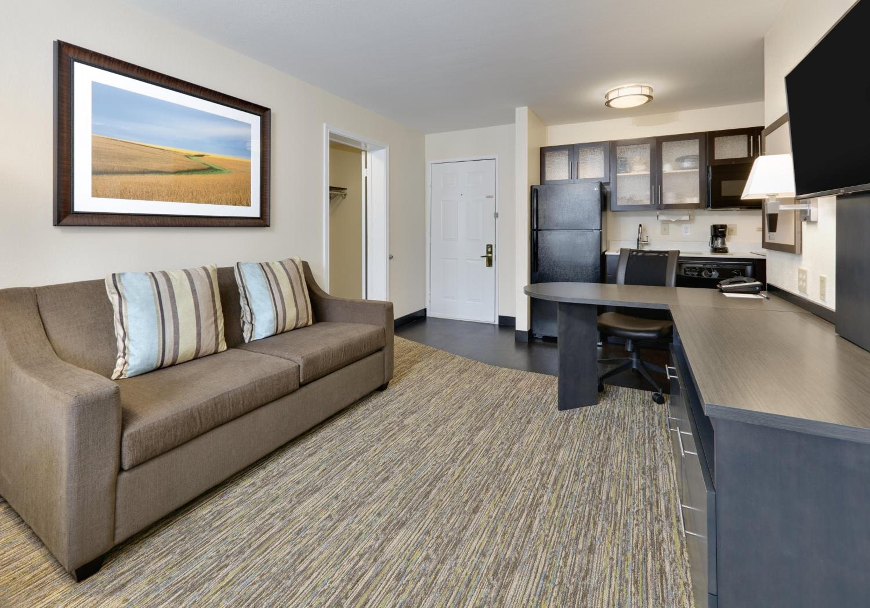 Candlewood Suites Dallas Market Center-Love Field by IHG