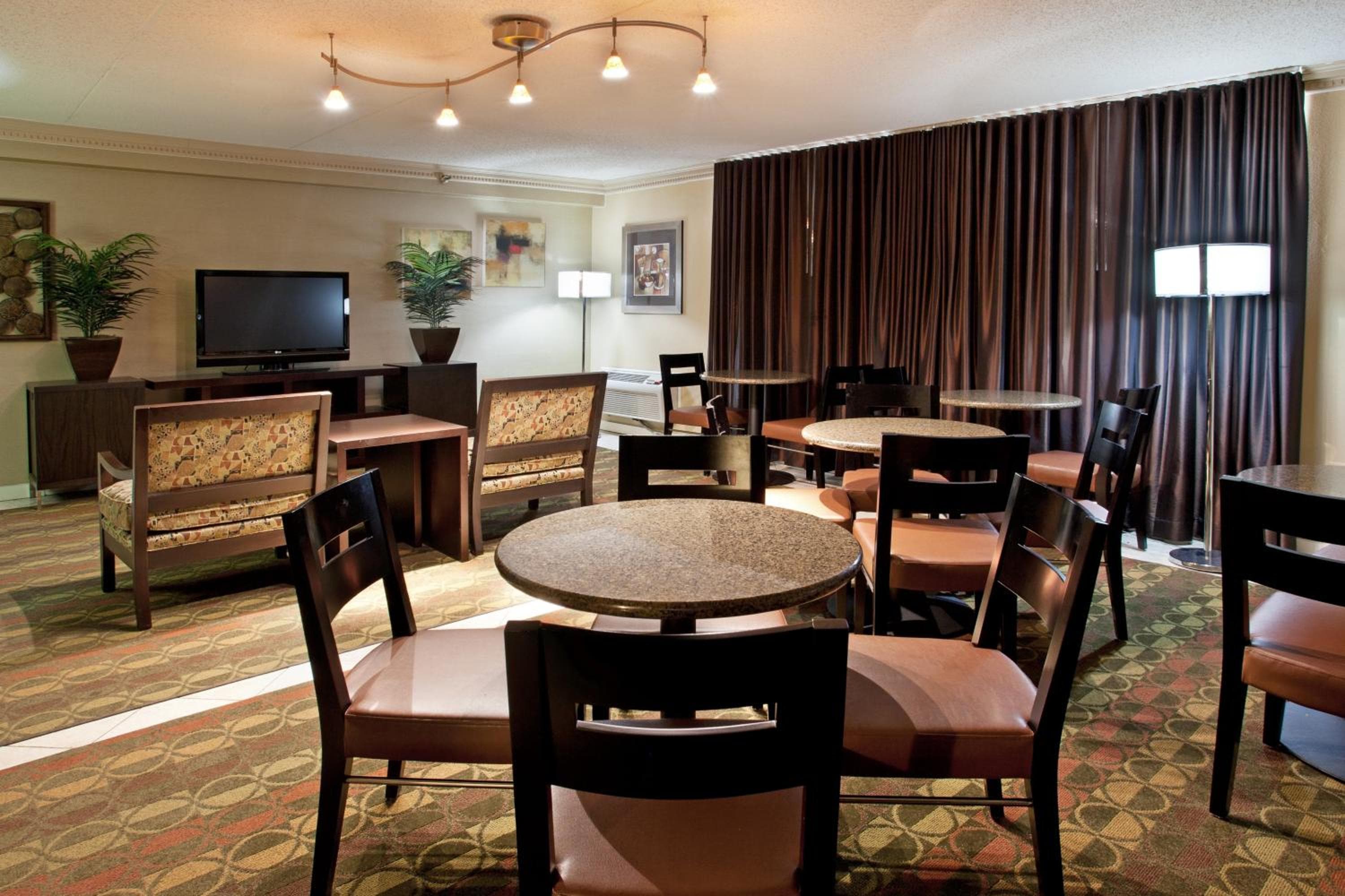Crowne Plaza Columbus North - Worthington by IHG