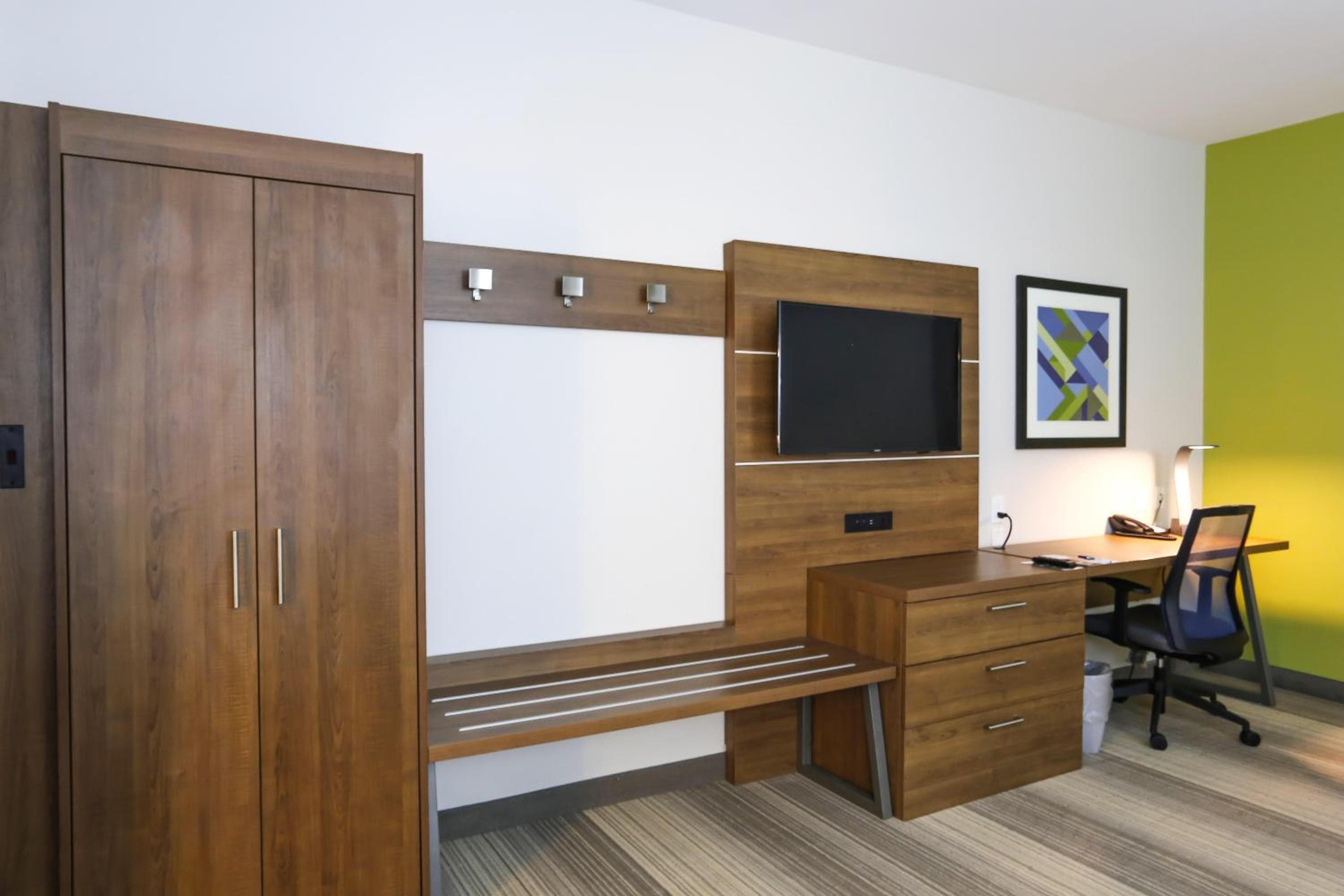 Holiday Inn Express & Suites - Houston IAH - Beltway 8 by IHG