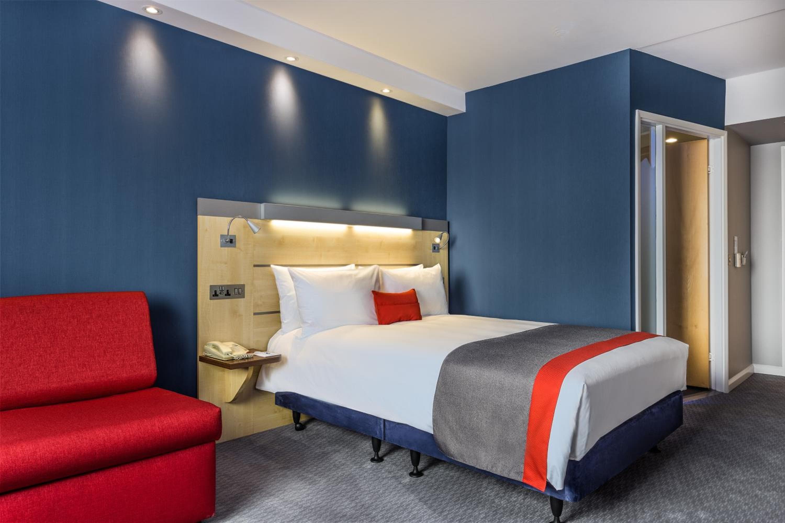 Holiday Inn Express London - Watford Junction by IHG