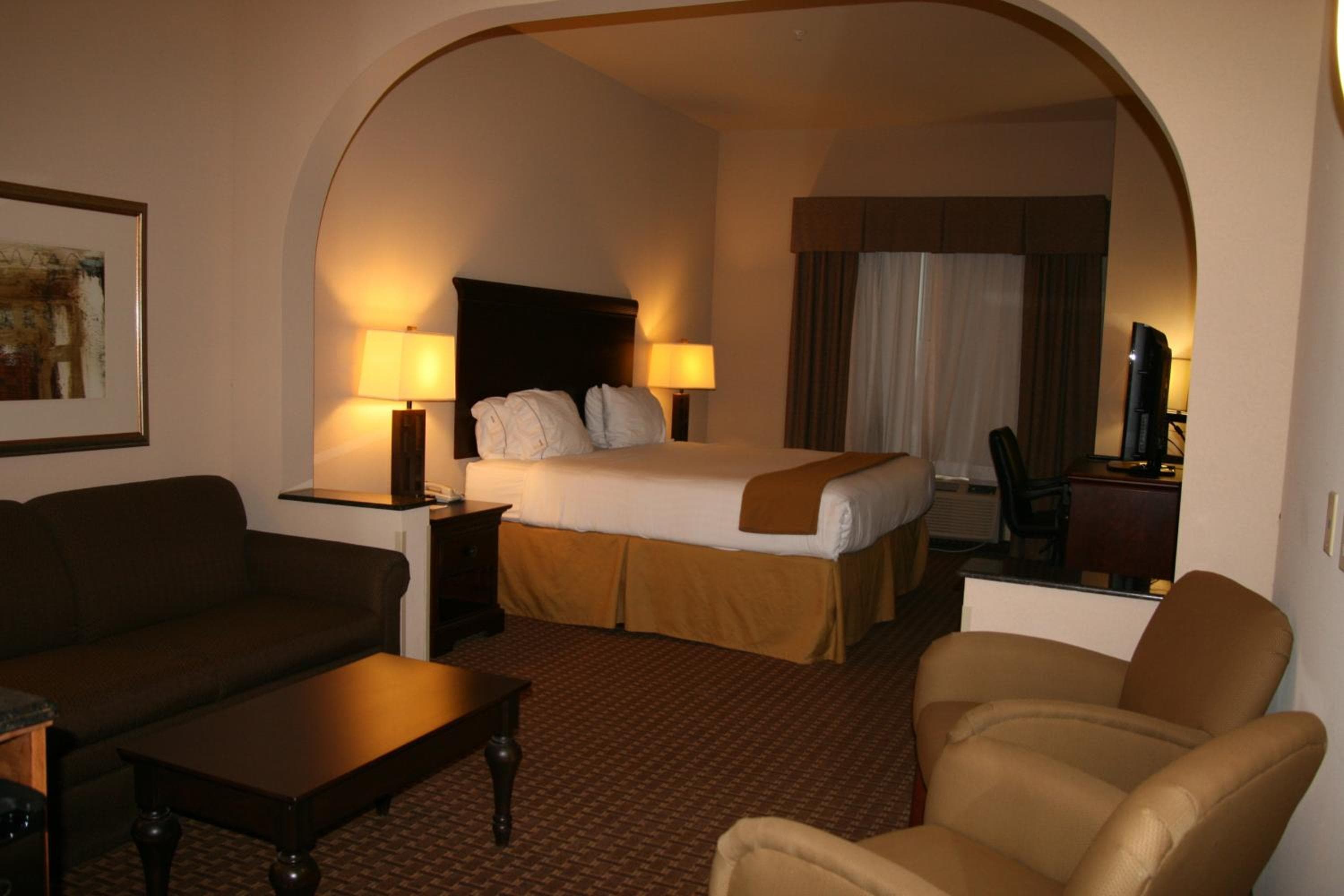 Holiday Inn Express Hotel and Suites Kingsville by IHG