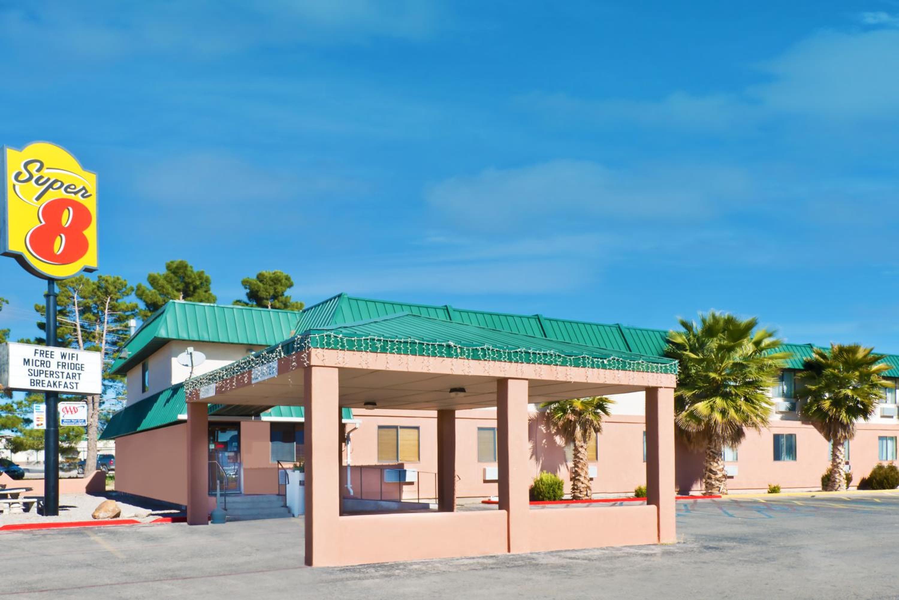 Super 8 by Wyndham Alamogordo - White Sands
