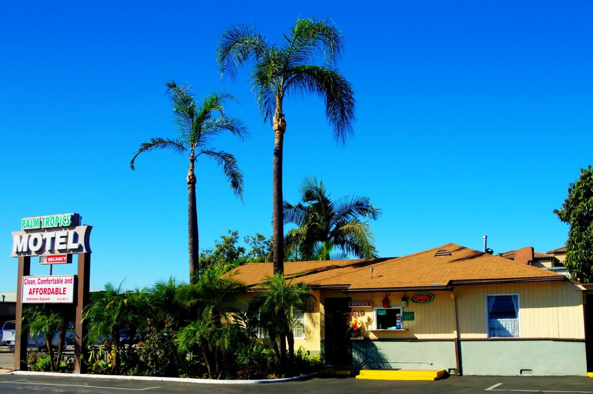 Palm Tropics Motel