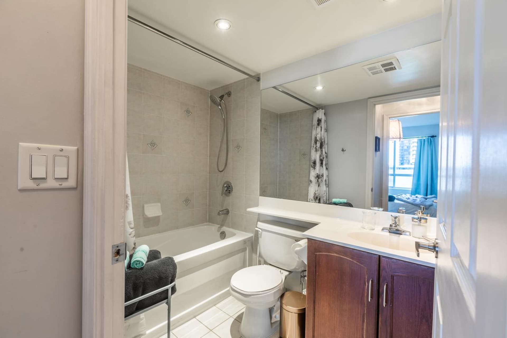 AOC Suites - Heart of Downtown Condo