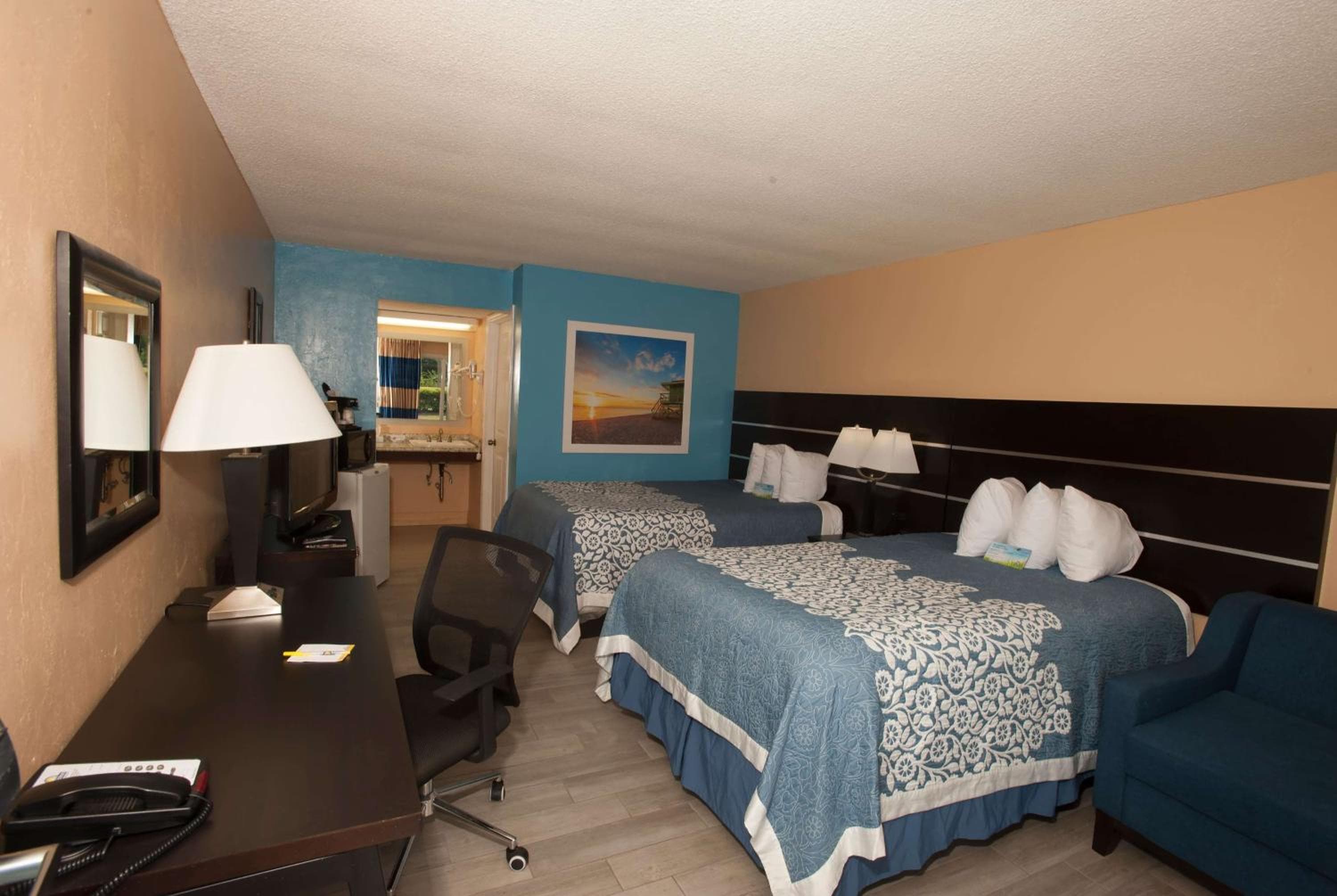 Days Inn by Wyndham Fort Myers Springs Resort