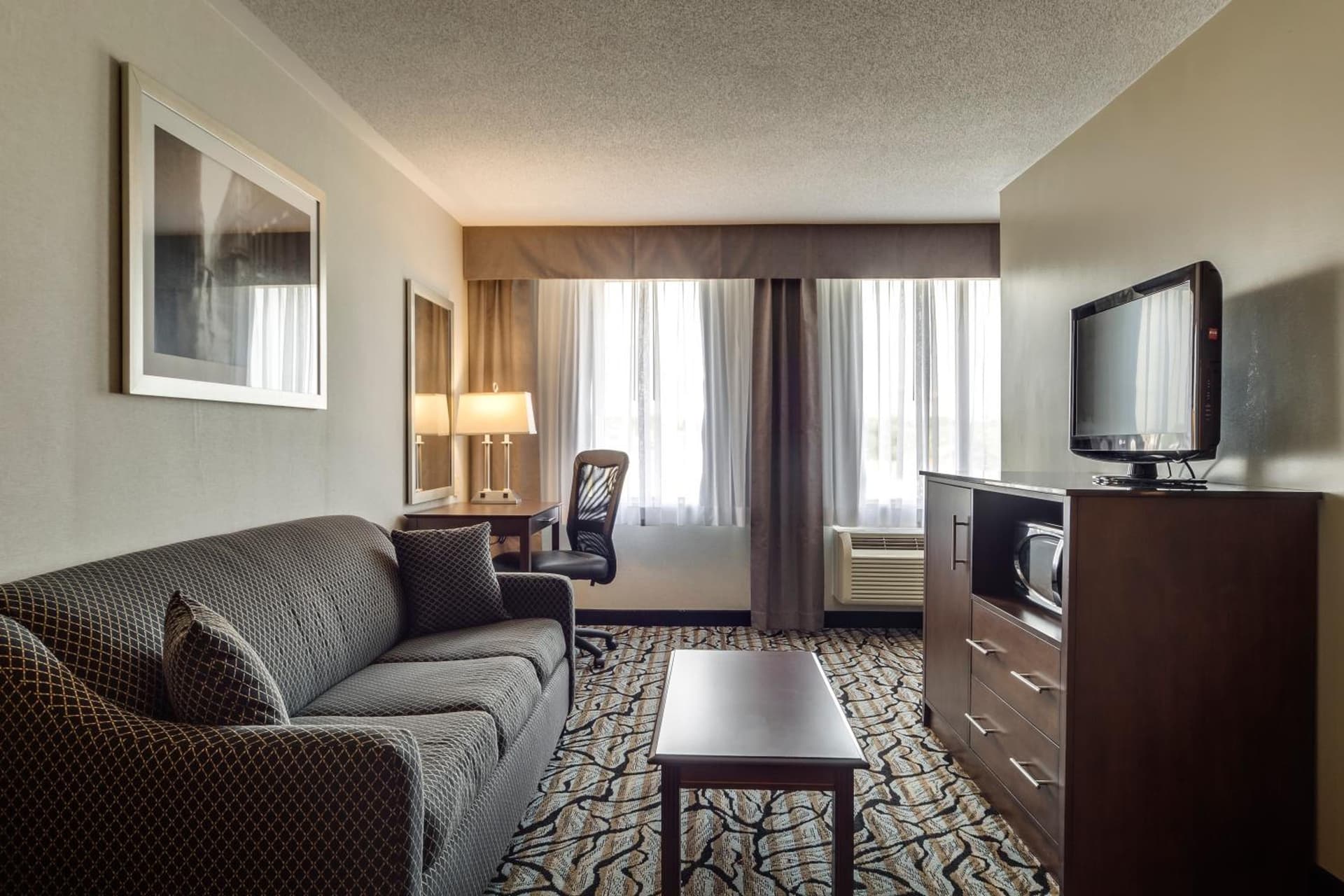 Monte Carlo Inn Oakville Suites