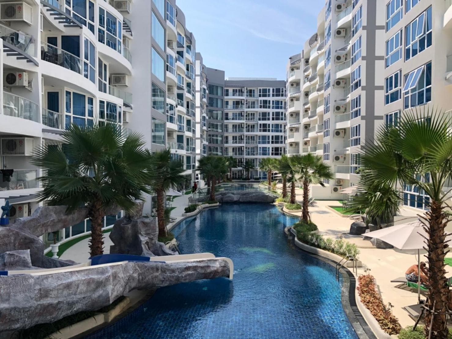 Luxury Business Suits in Grand Avenue by Pattaya City Estates