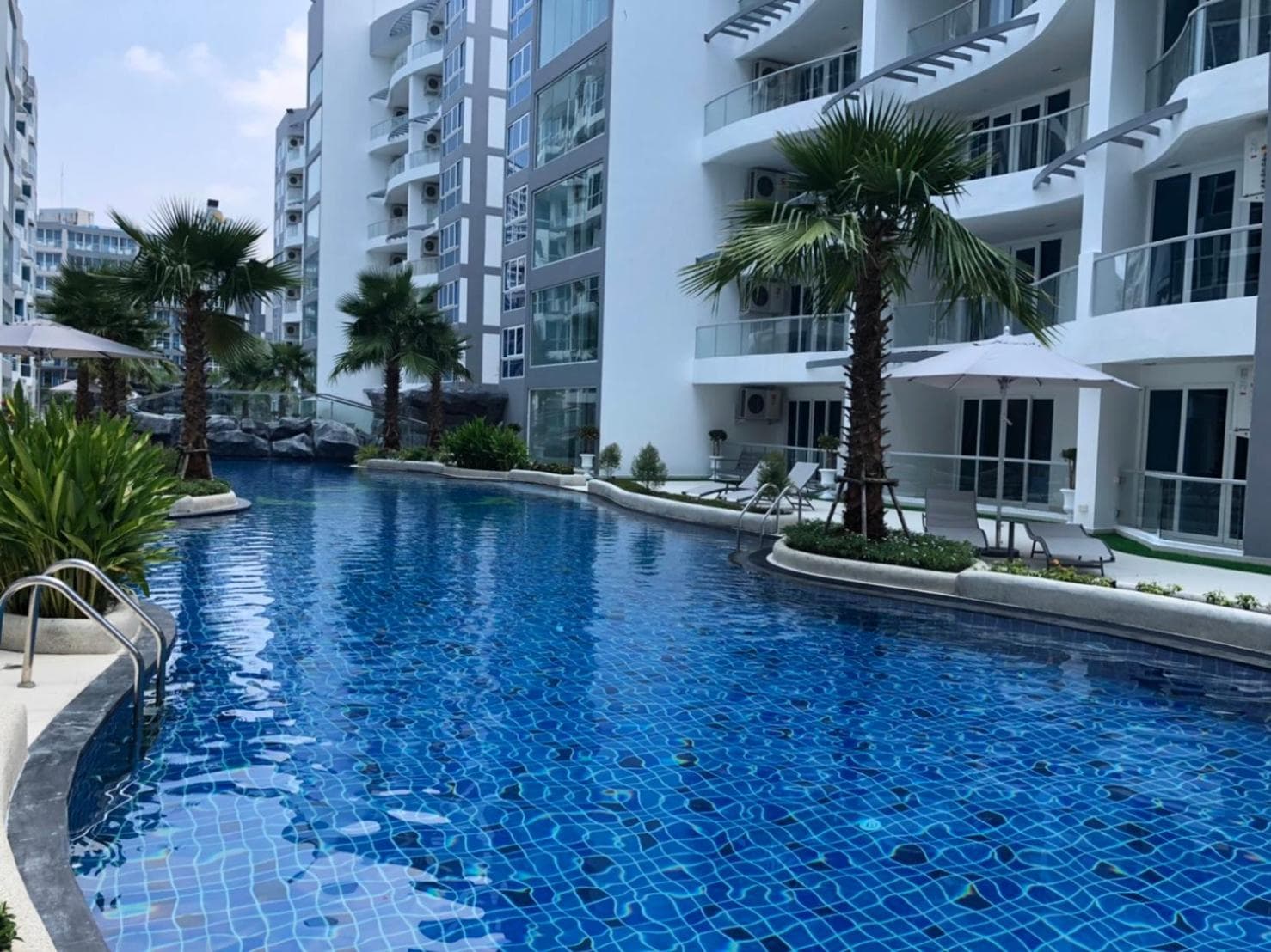 Luxury Business Suits in Grand Avenue by Pattaya City Estates