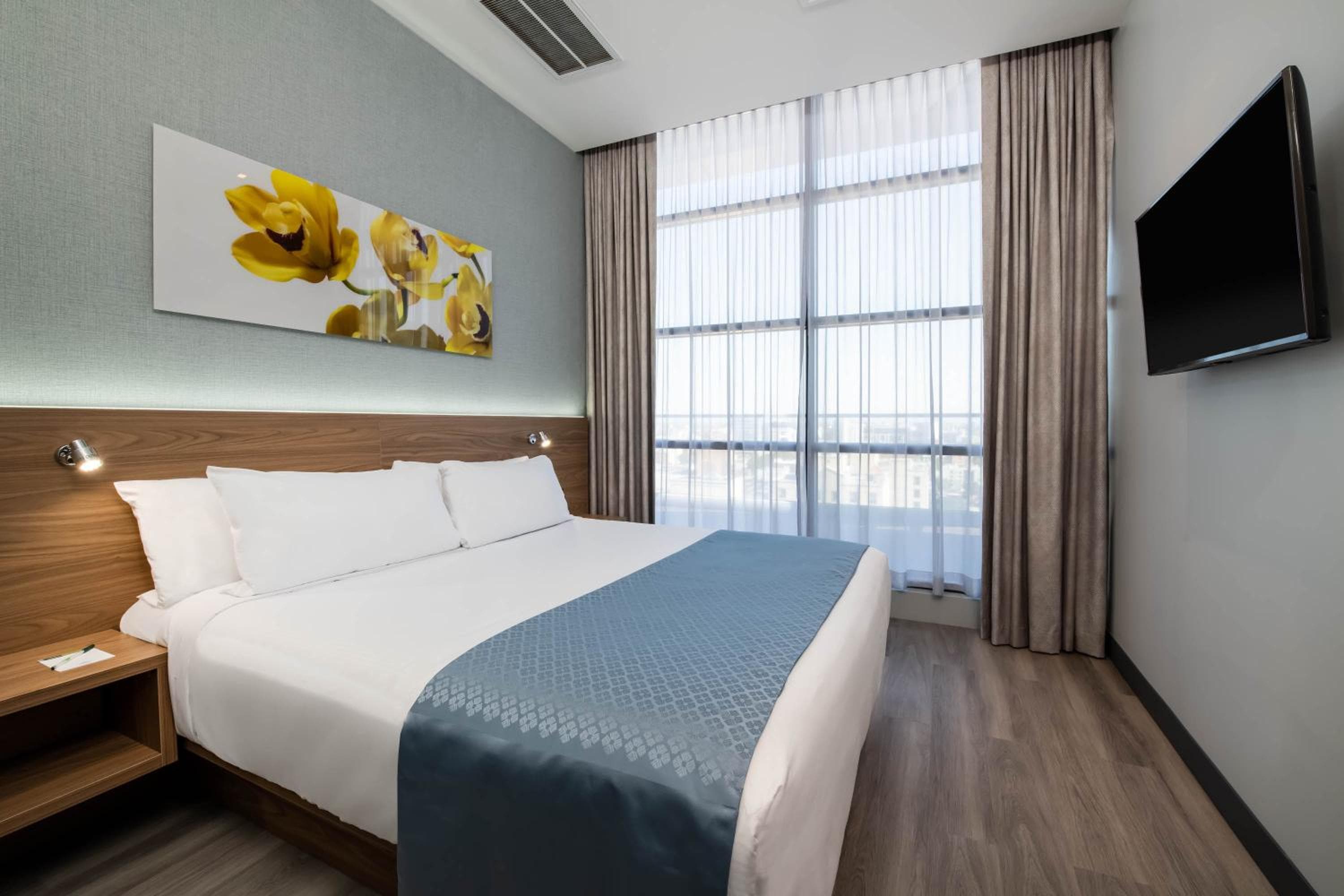 Wingate by Wyndham Long Island City