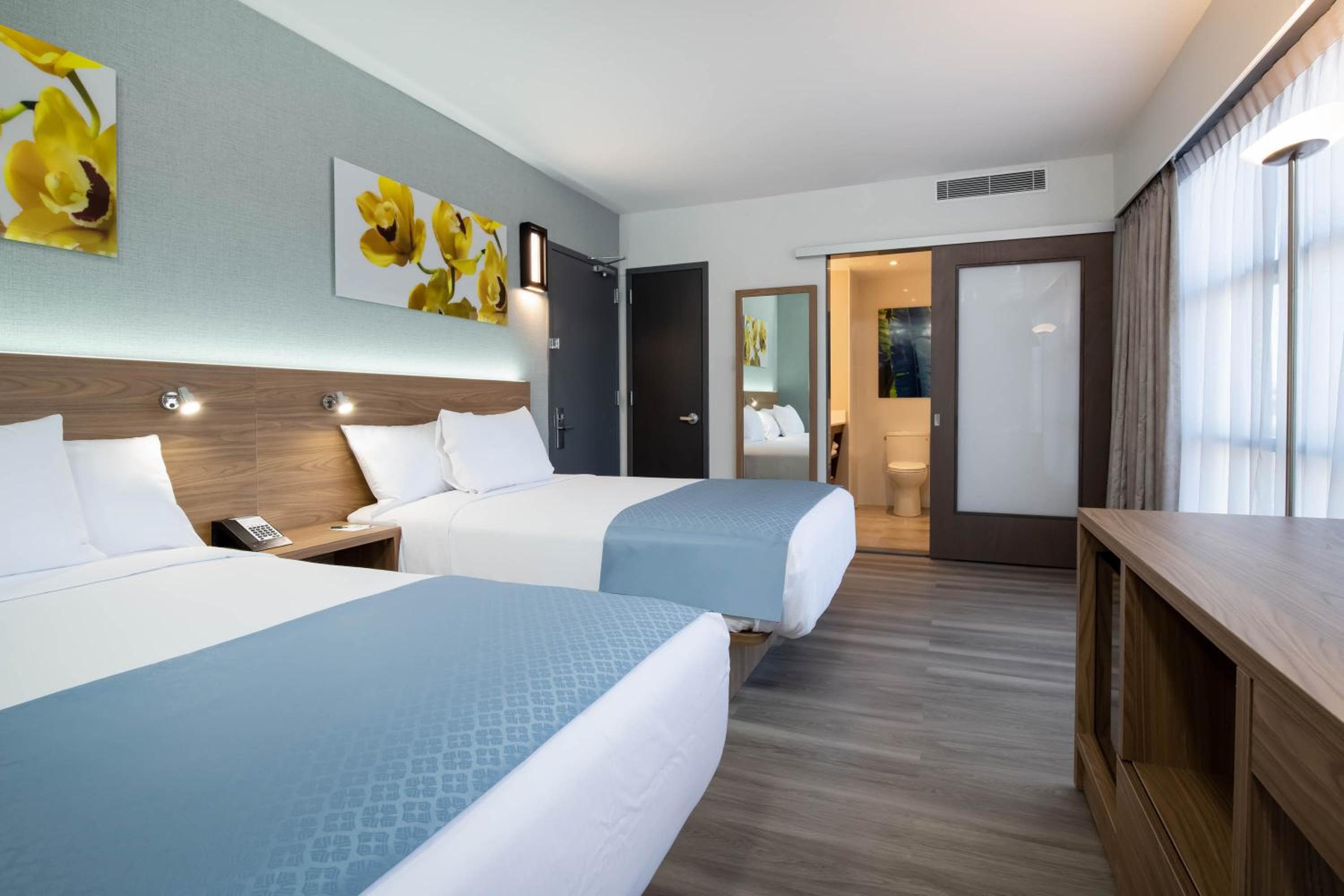 Wingate by Wyndham Long Island City