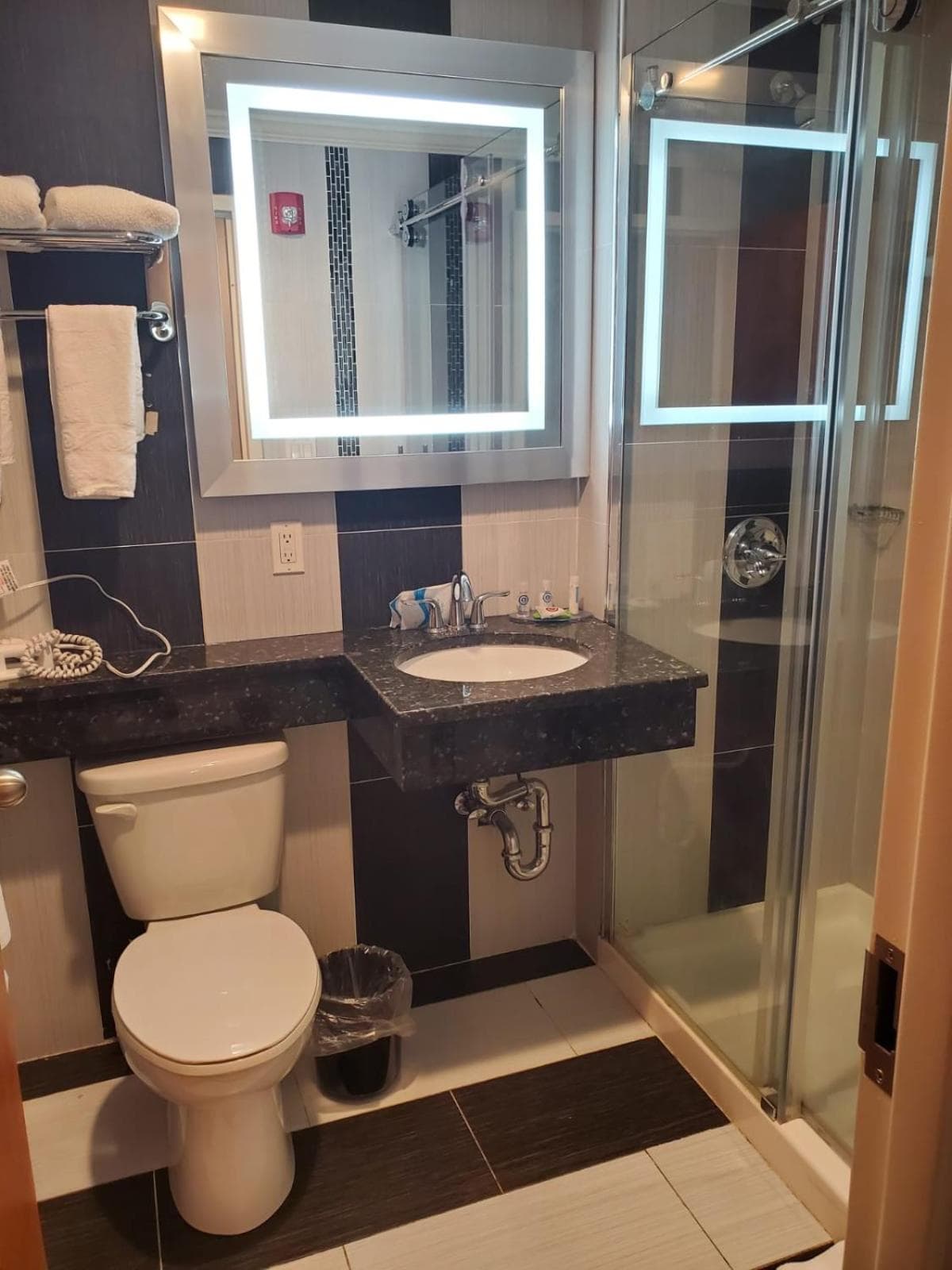 Umbrella Hotel Brooklyn - Newly Renovated
