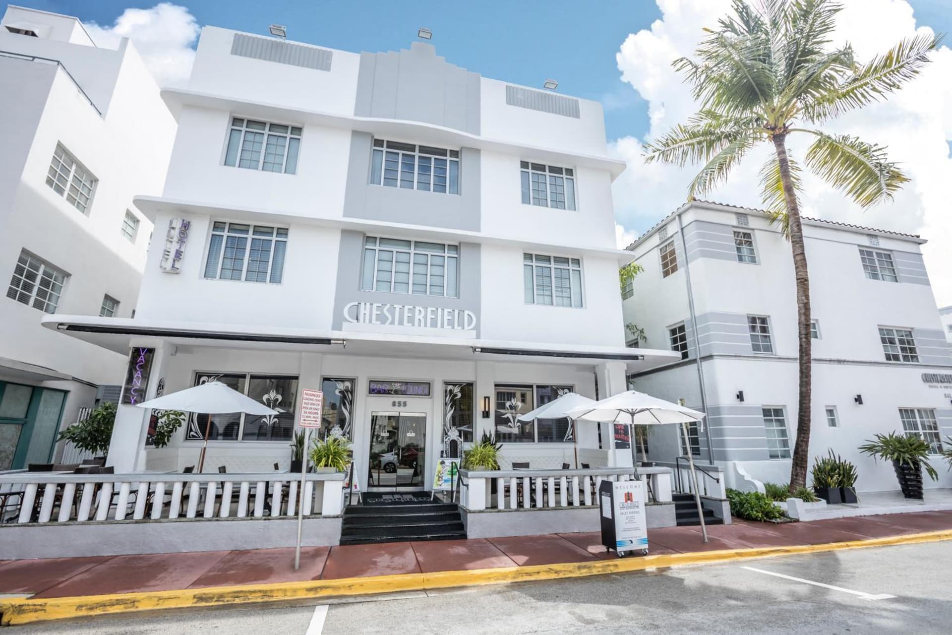 Chesterfield Hotel & Suites