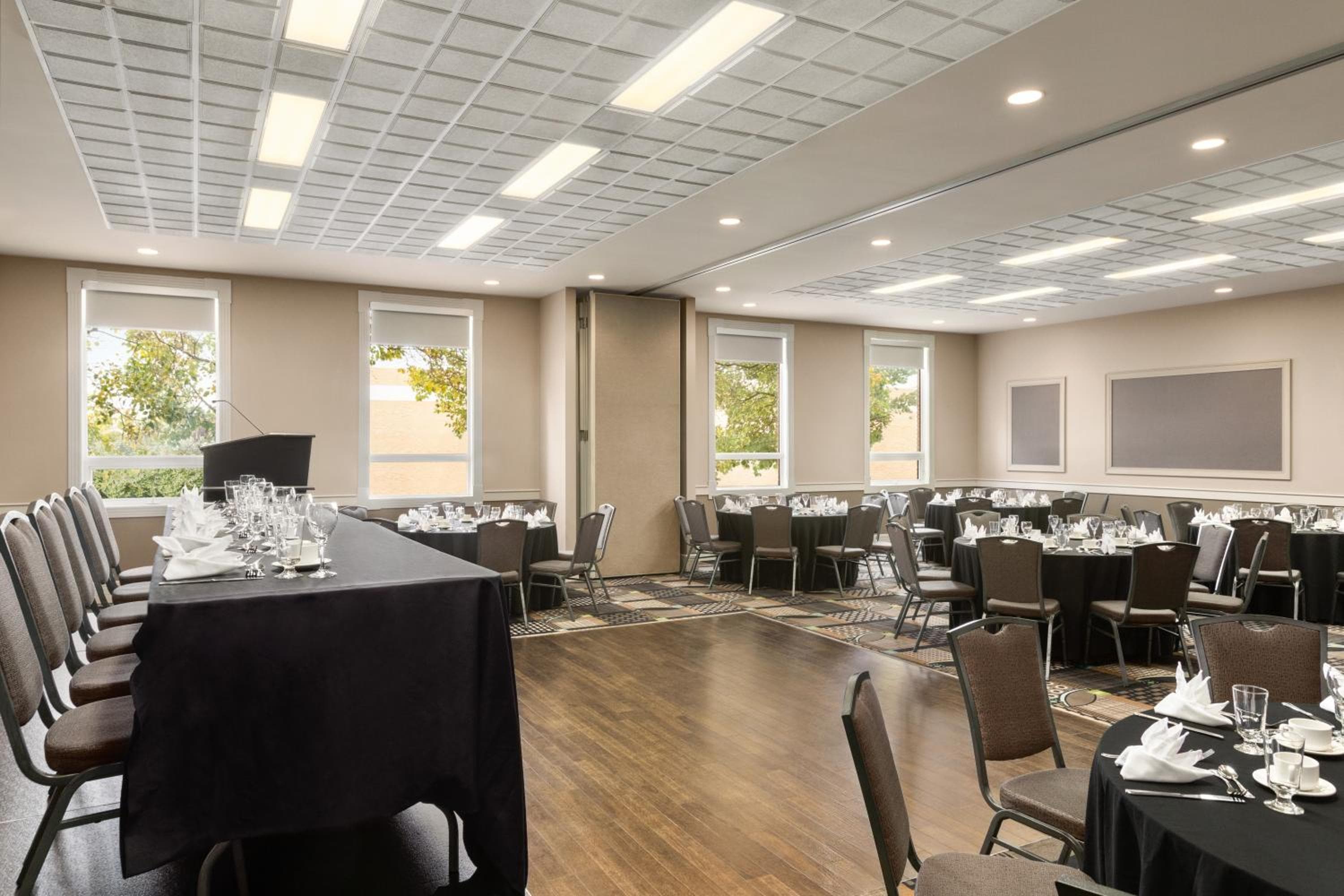 Grand Hotel & Conference Centre Calgary Airport, an Ascend Collection Hotel