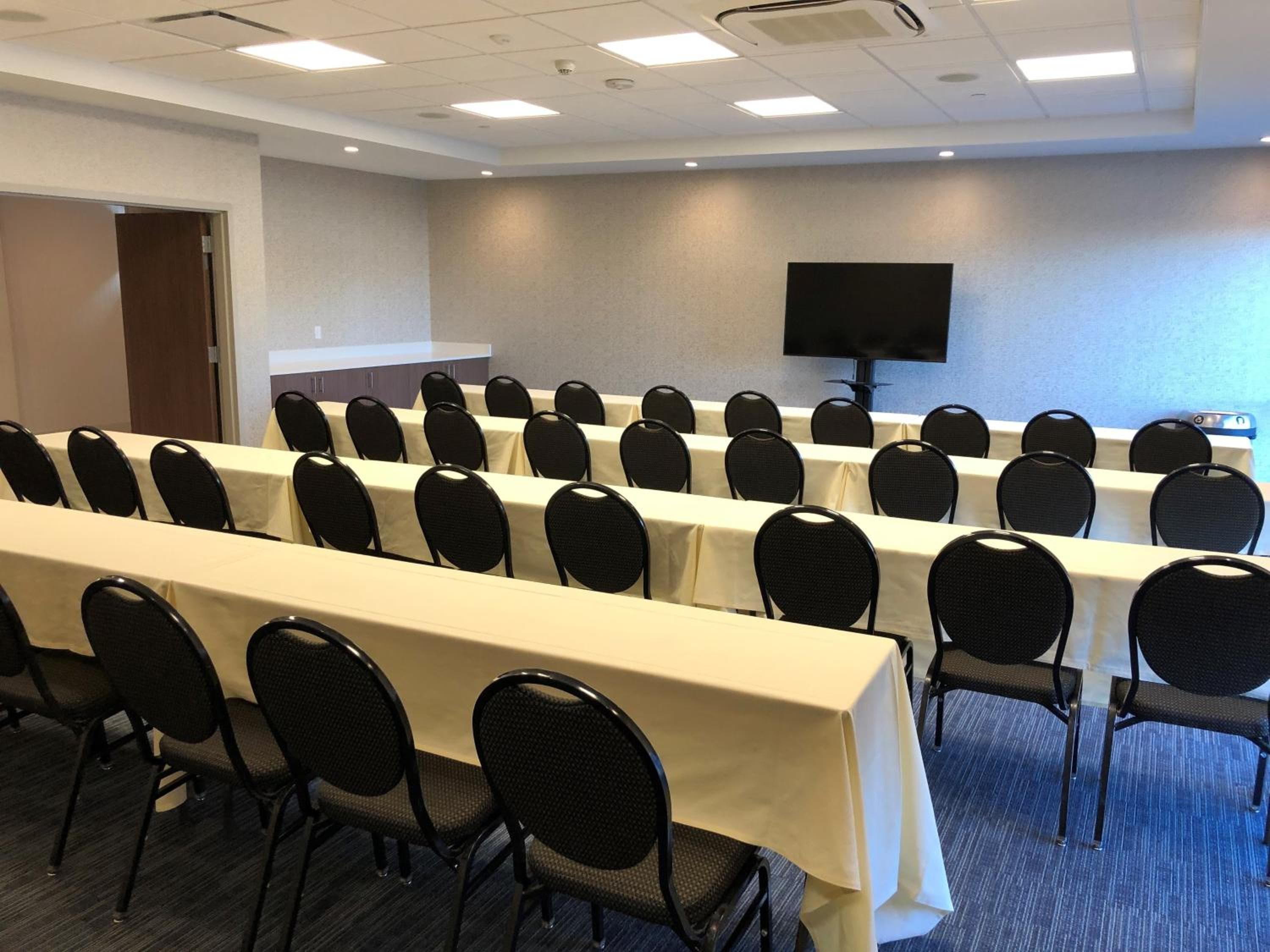 Holiday Inn Express & Suites - Springfield North by IHG