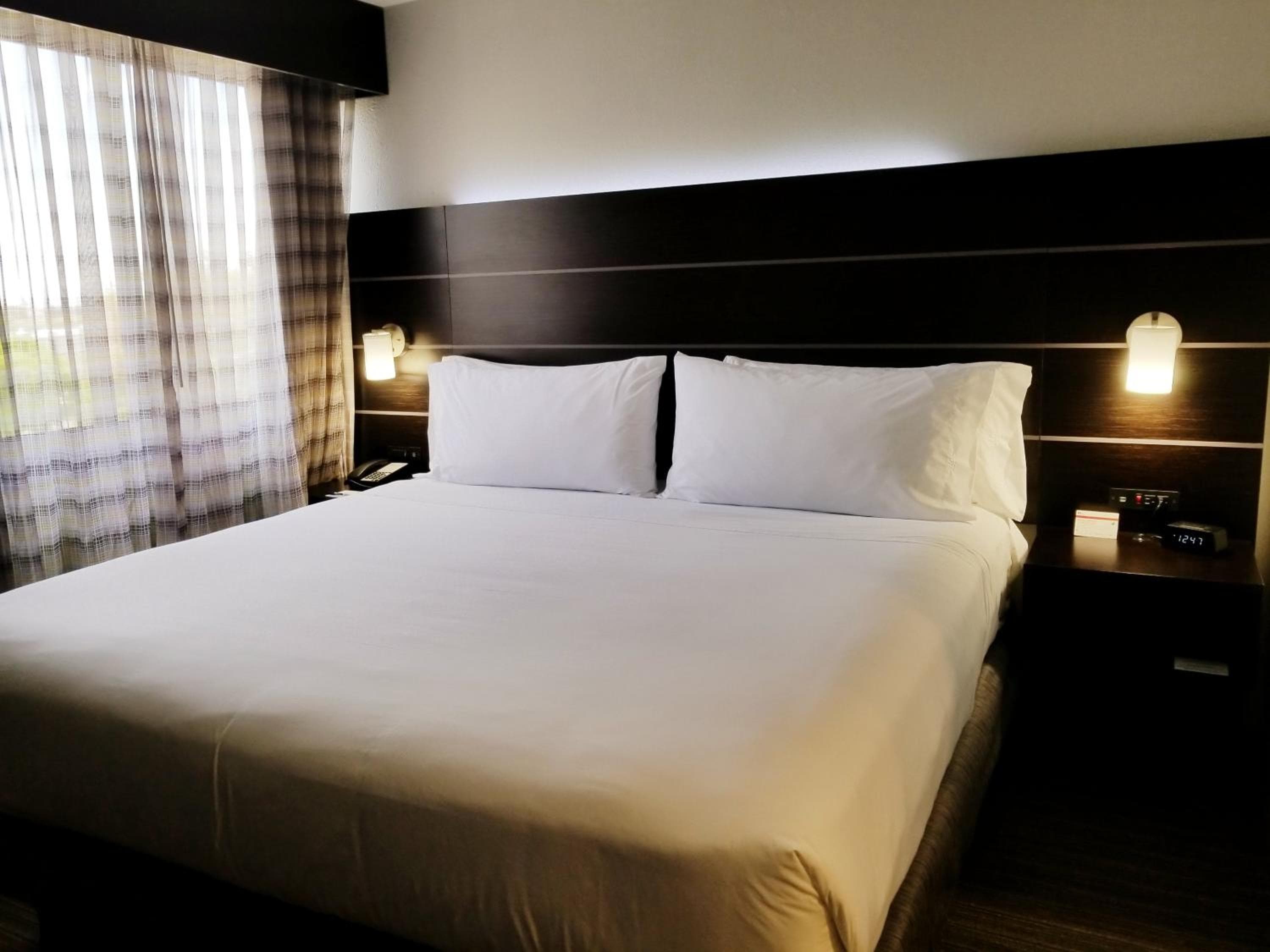 Holiday Inn Express & Suites Miami - Hialeah by IHG