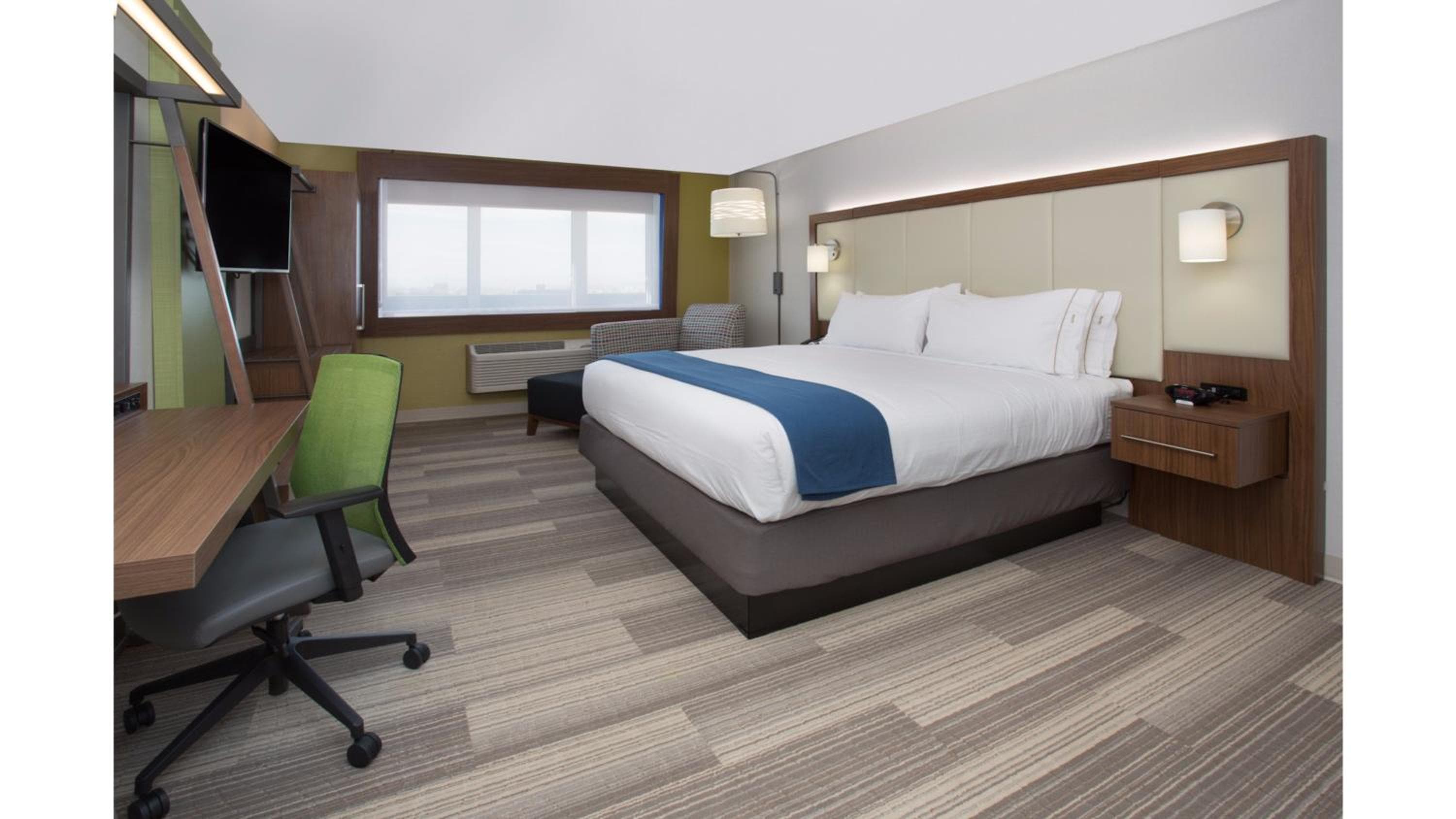 Holiday Inn Express & Suites - Olathe South by IHG