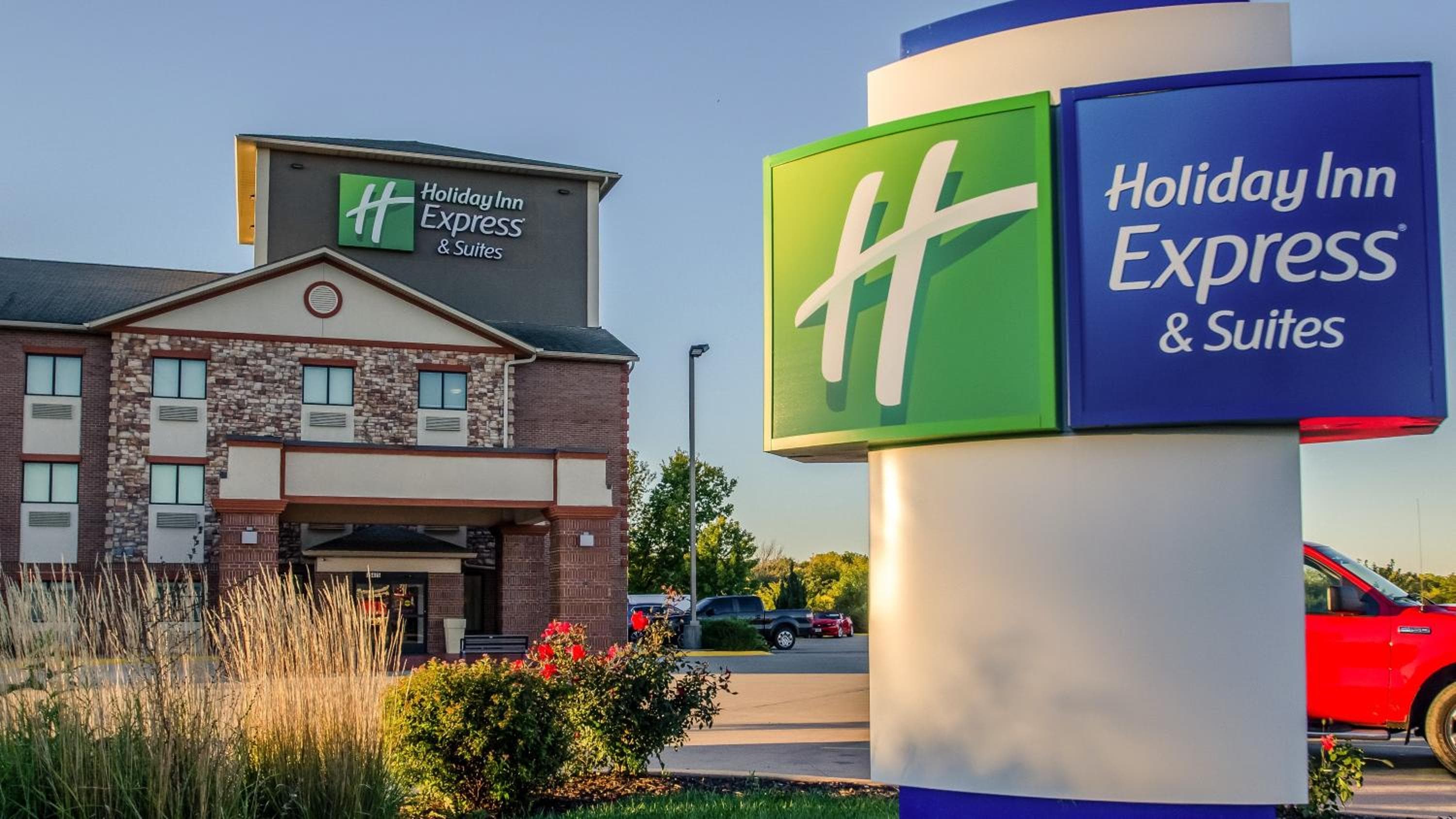 Holiday Inn Express & Suites - Olathe South by IHG