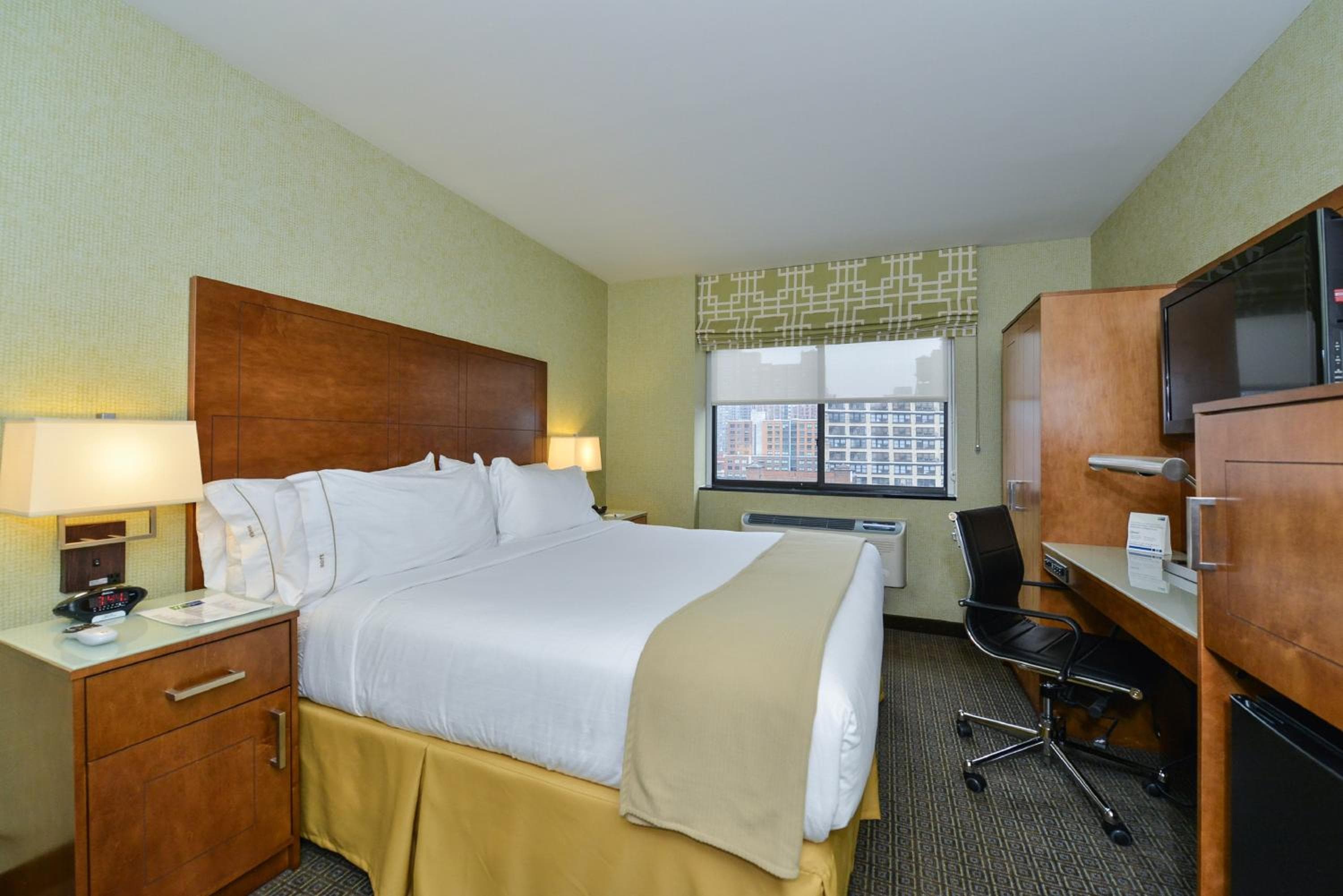 Holiday Inn Express Manhattan Midtown West by IHG