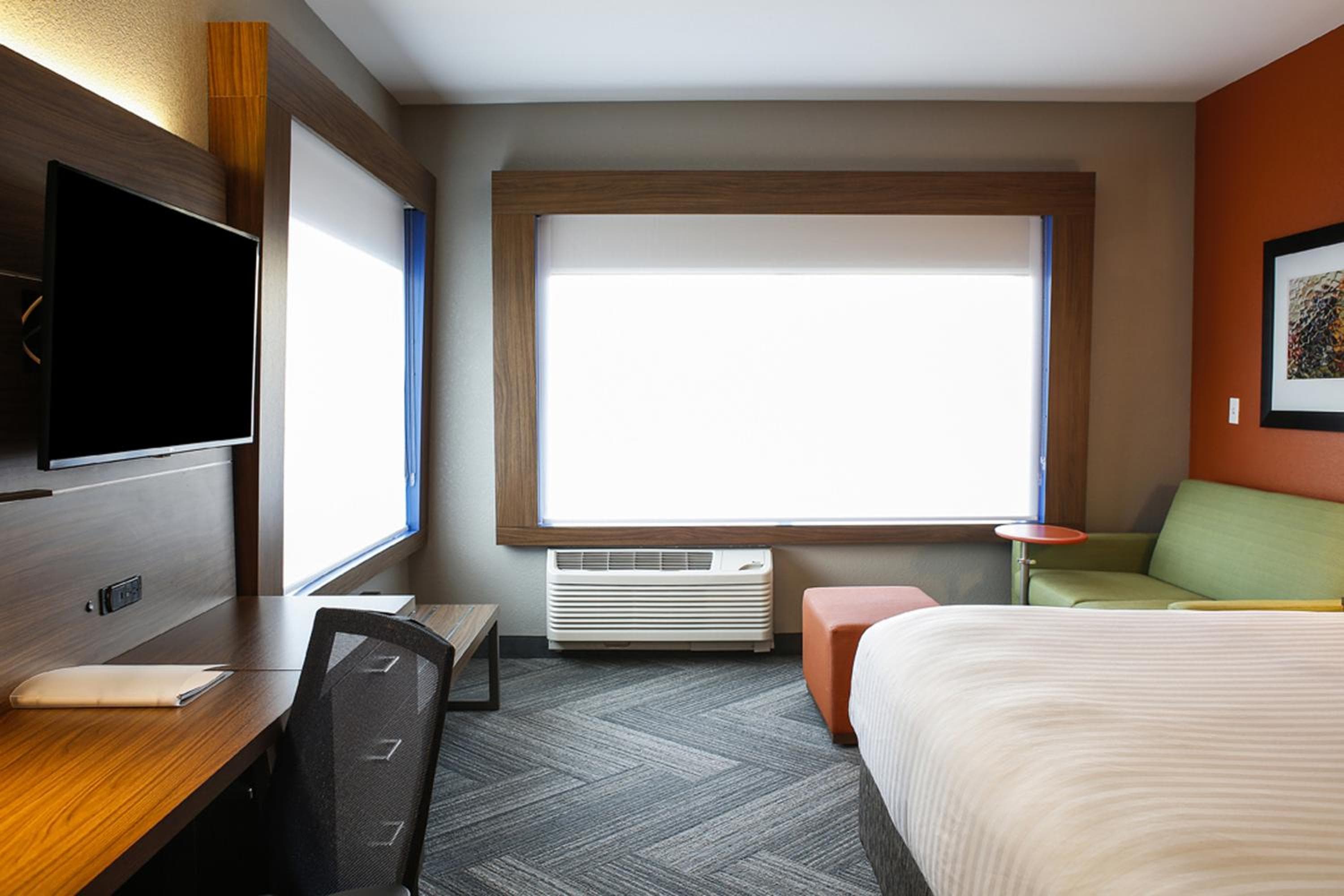 Holiday Inn Express & Suites Downtown Louisville by IHG