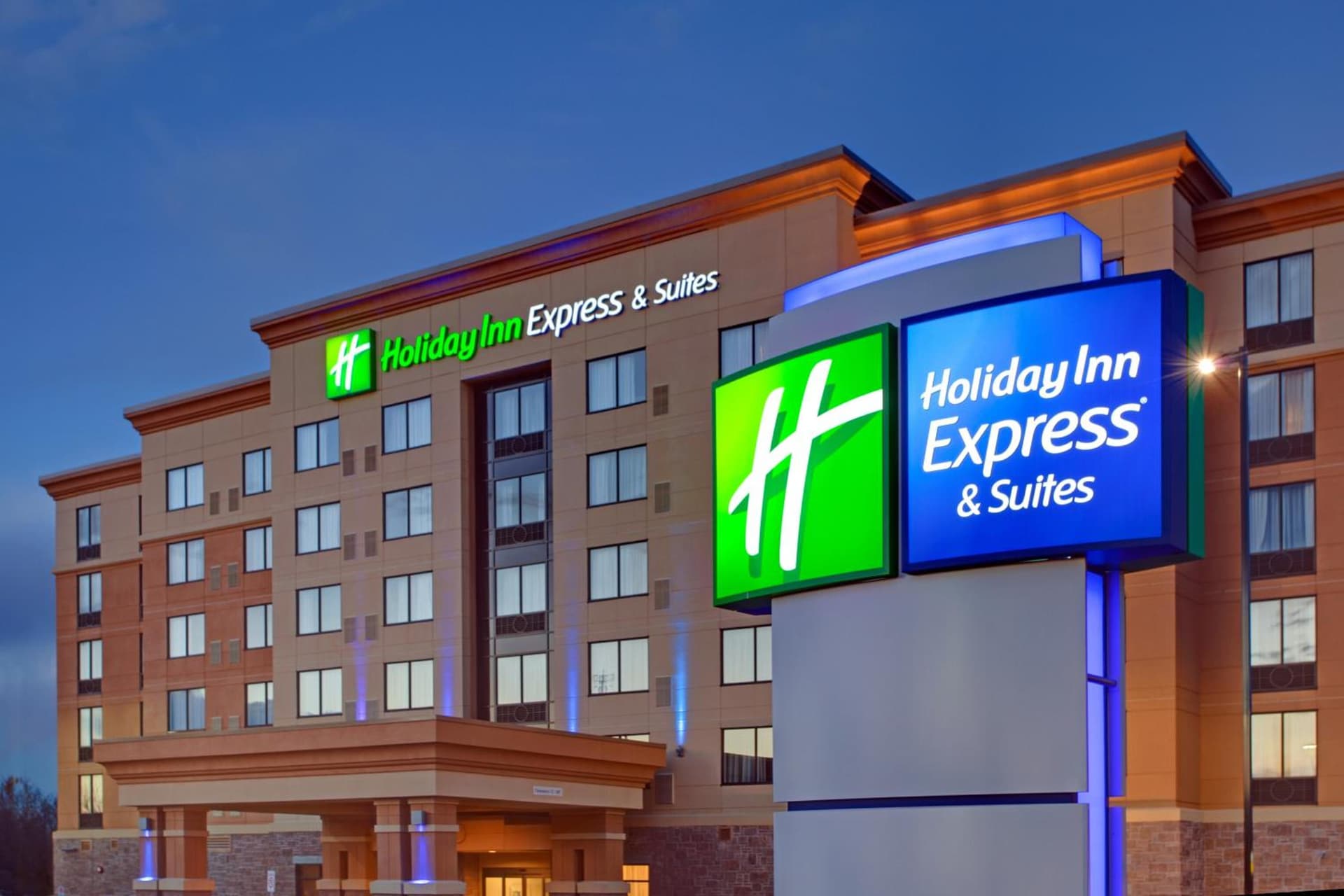 Holiday Inn Express & Suites Ottawa West - Nepean by IHG