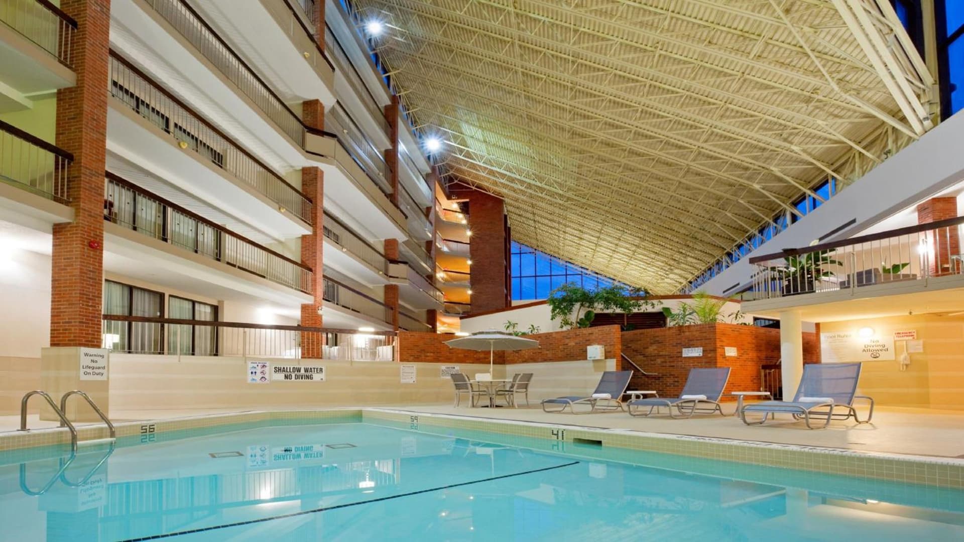 Holiday Inn Oakville Centre by IHG