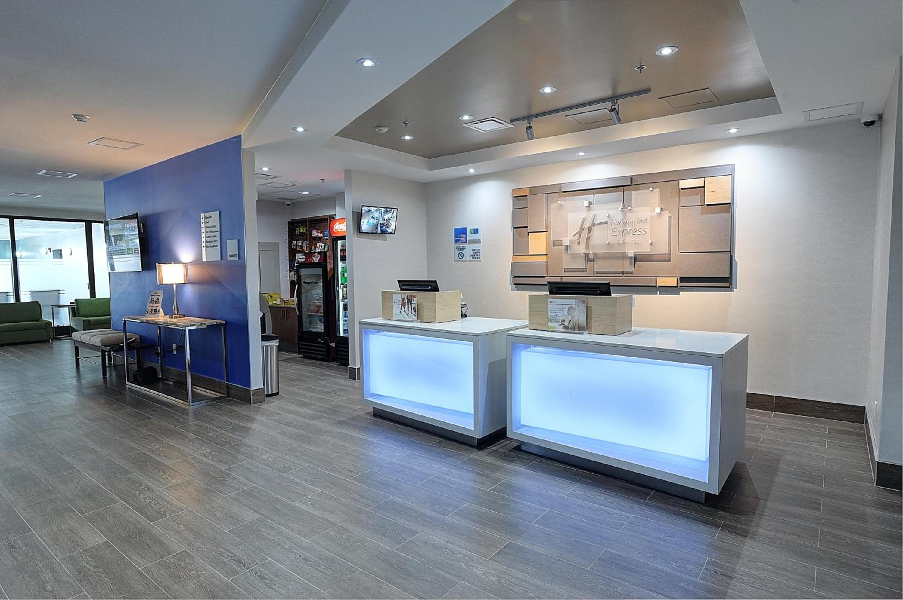 Holiday Inn Express & Suites Toronto Airport West by IHG