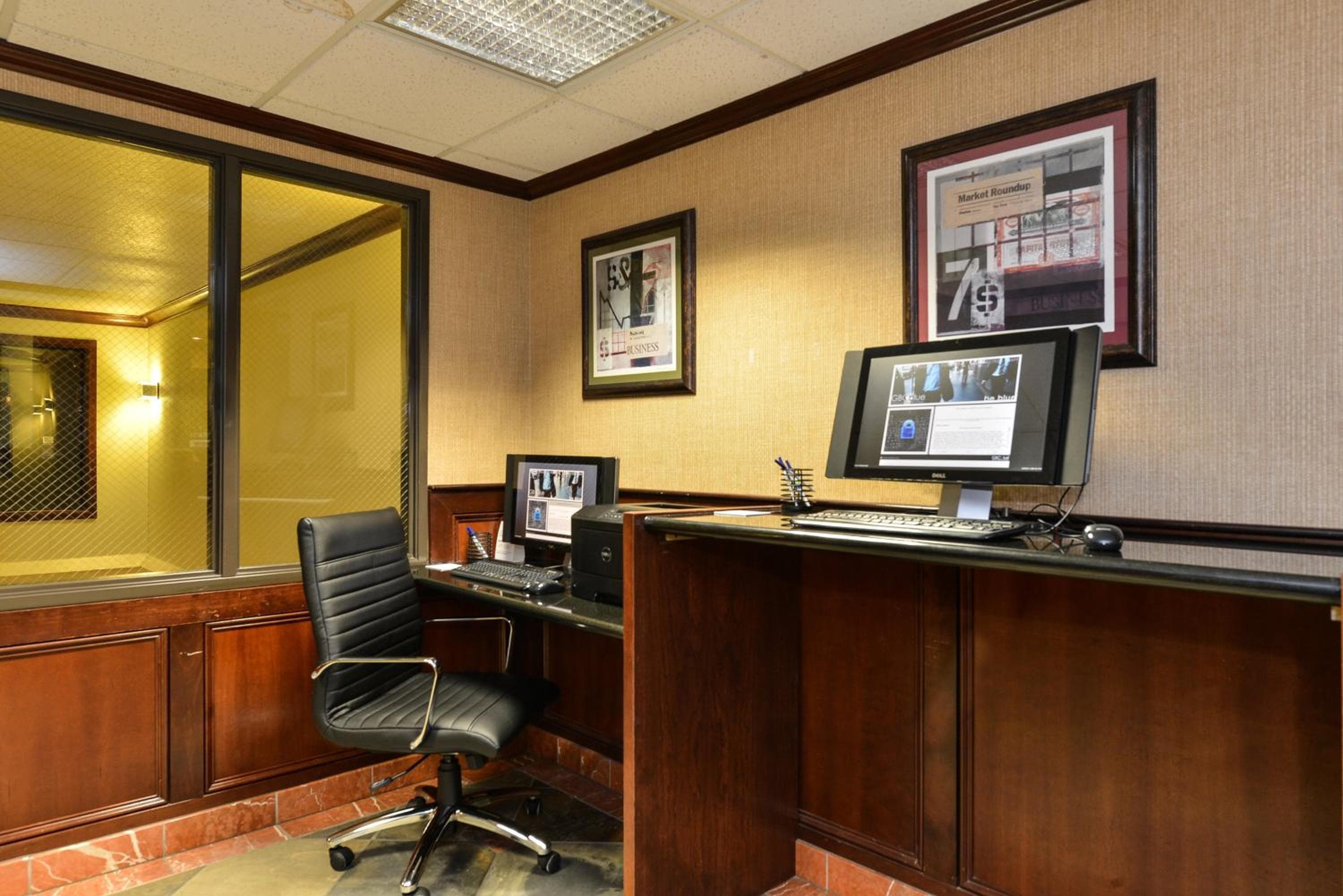 Holiday Inn Express Portland SE - Clackamas Area by IHG