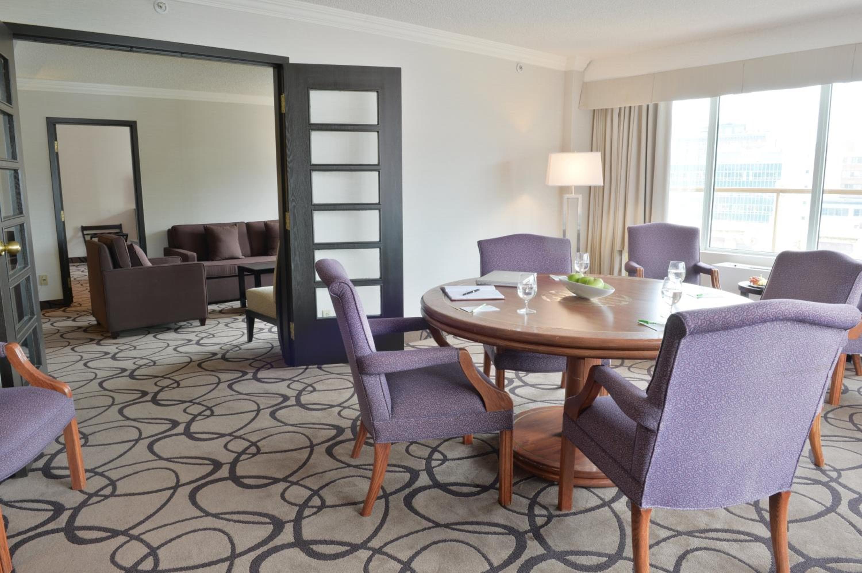 Holiday Inn Montreal Centre Ville Downtown by IHG