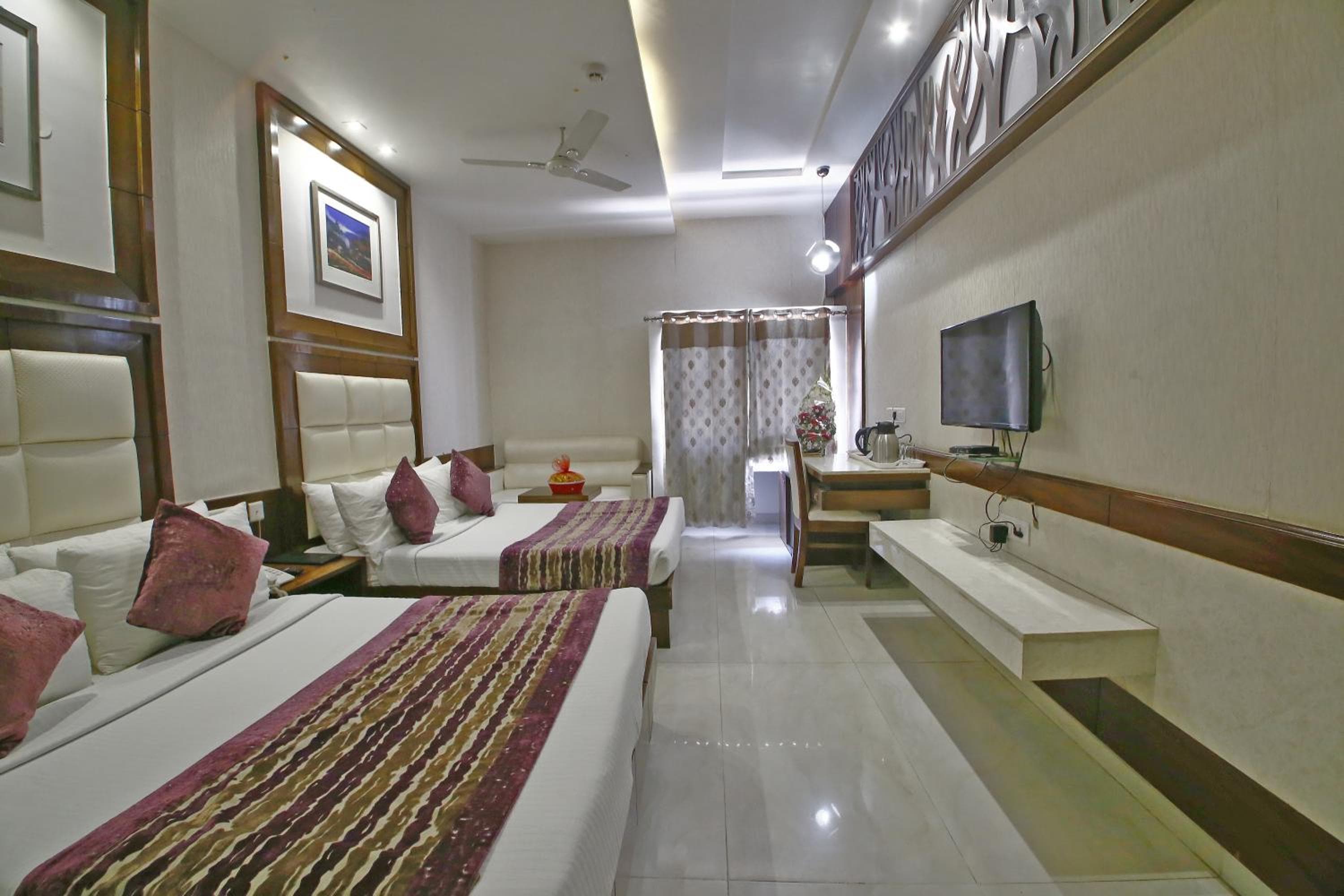 Hotel Emerald
