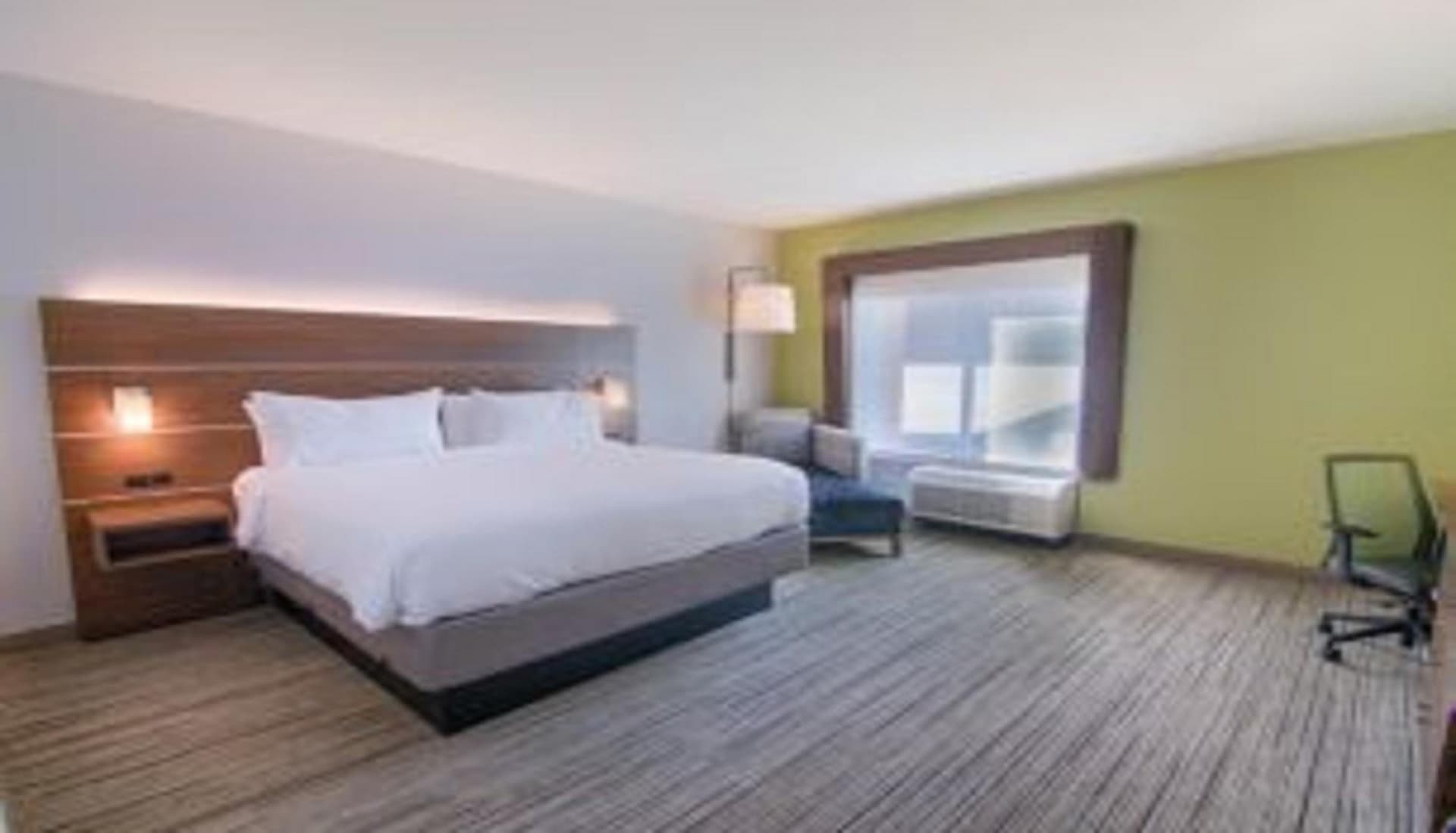 Holiday Inn Express & Suites Quincy I-10 by IHG