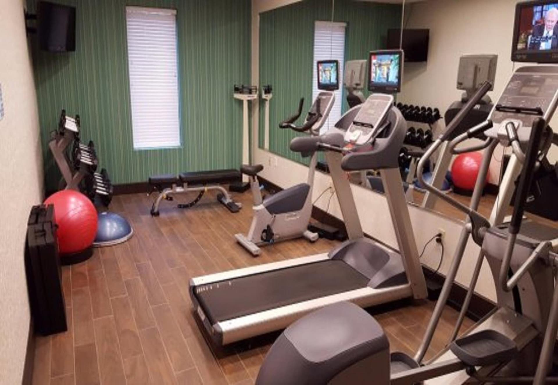 Holiday Inn Express & Suites Quincy I-10 by IHG