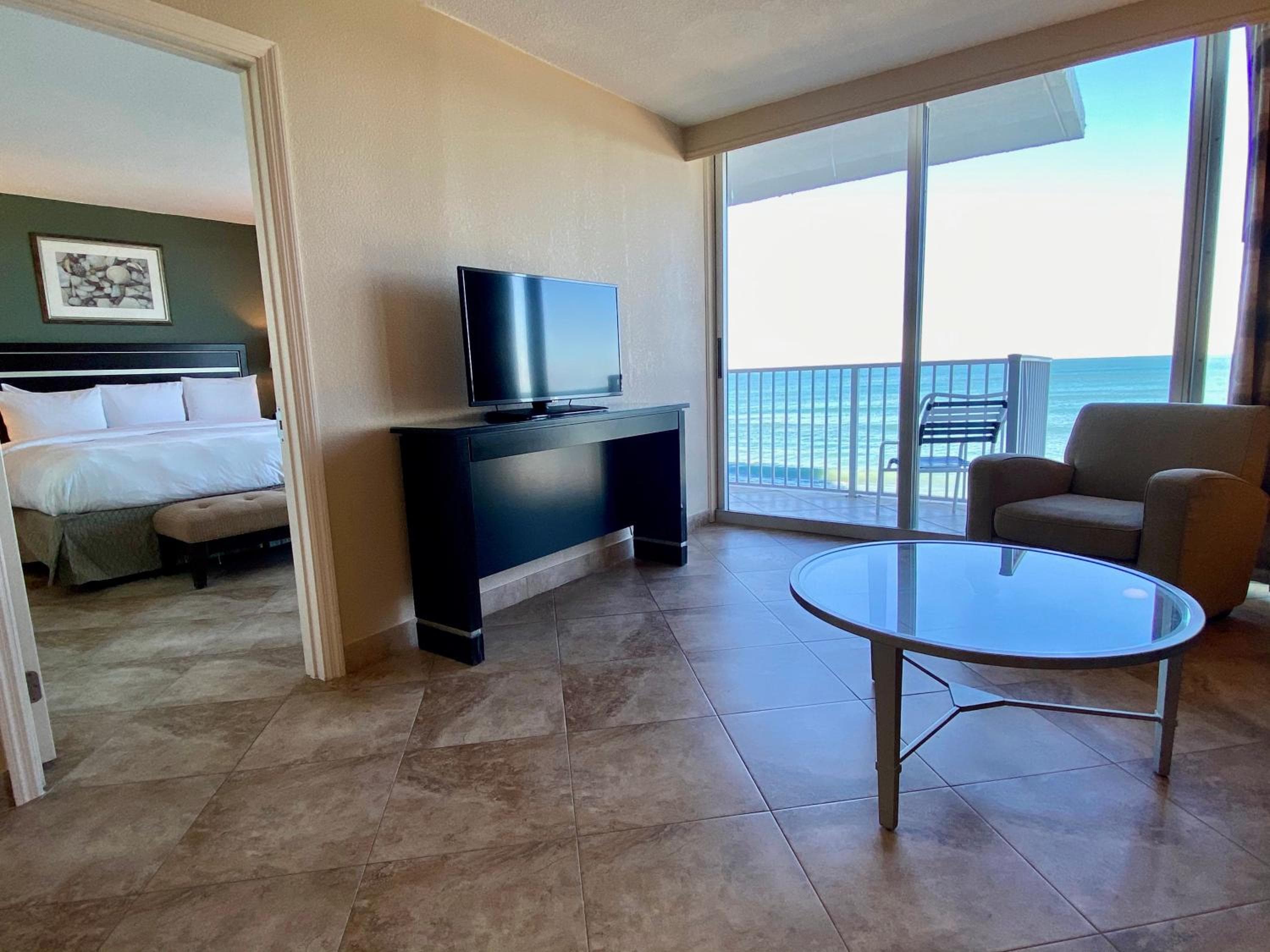 Radisson Suite Hotel Oceanfront