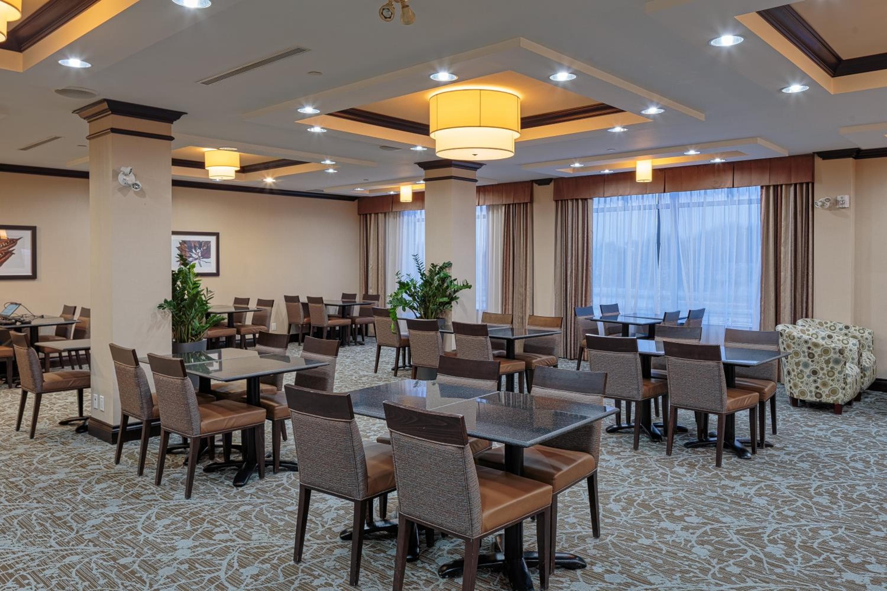 Holiday Inn Express & Suites Ottawa East-Orleans by IHG