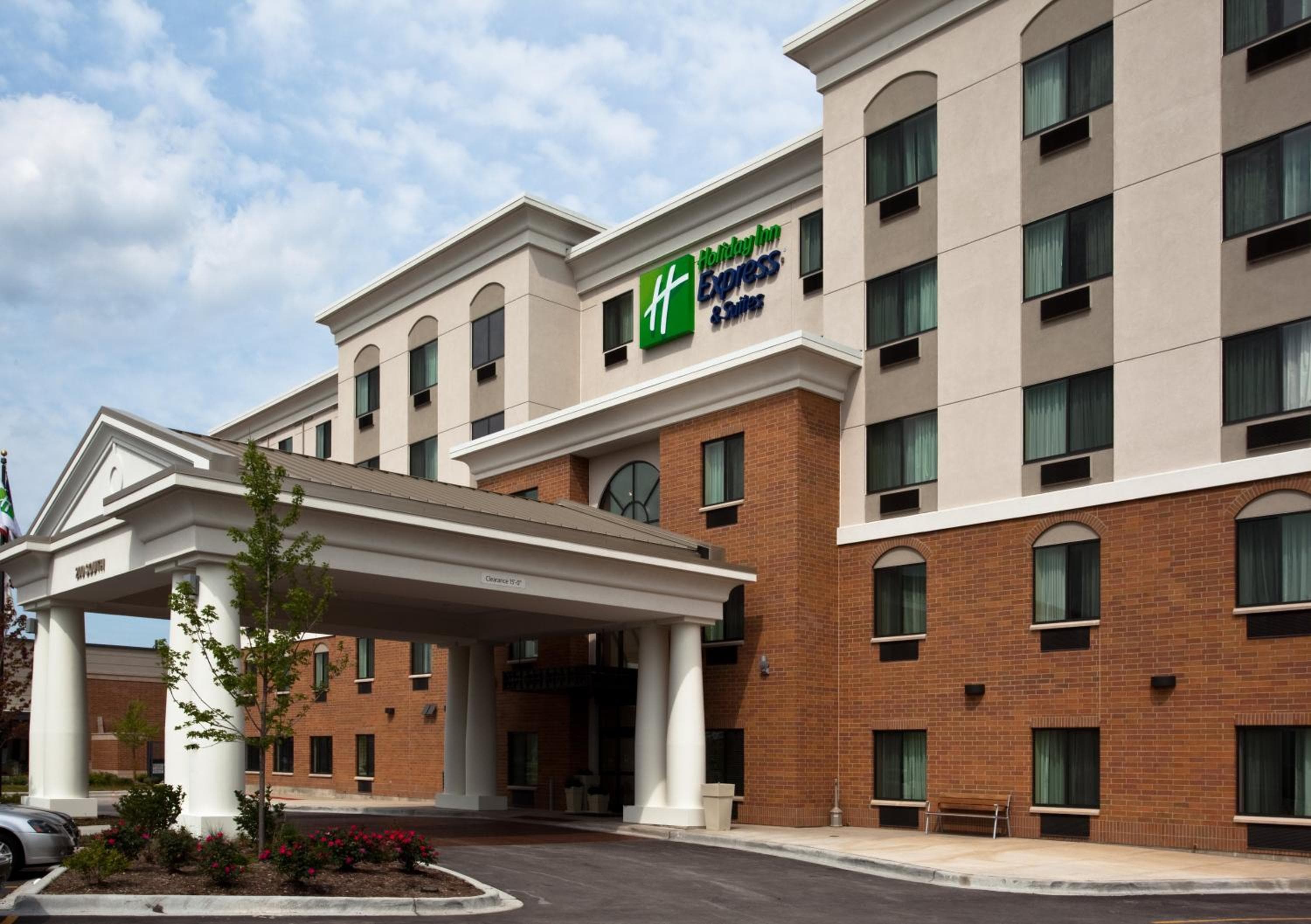 Holiday Inn Express & Suites Chicago West-O'Hare Arpt Area by IHG