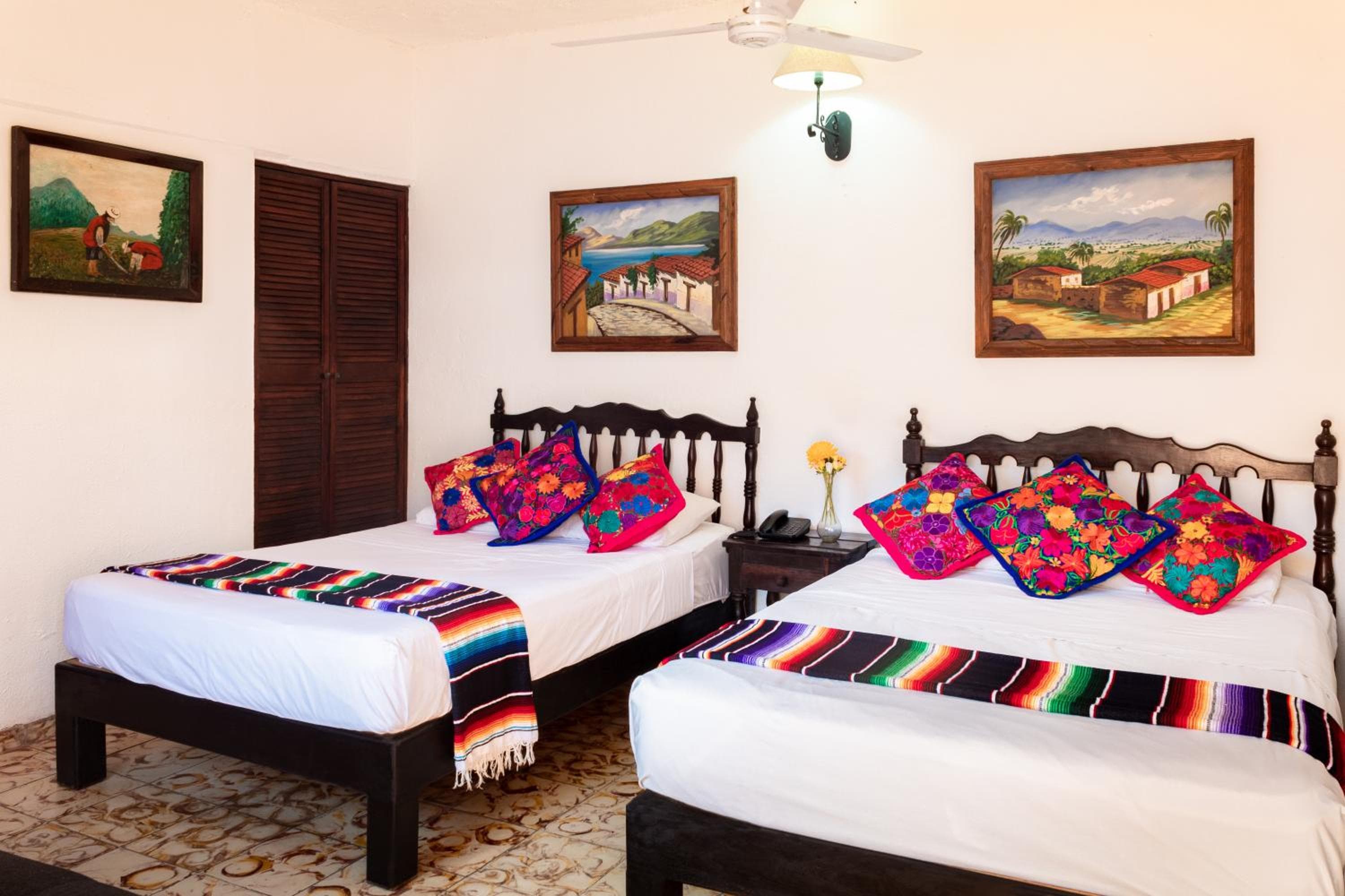 Hotel Posada De Roger - Near Los Muertos Beach
