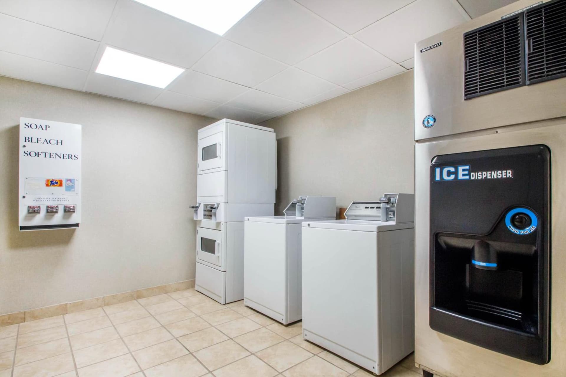 Holiday Inn Express & Suites - Albany Airport - Wolf Road by IHG