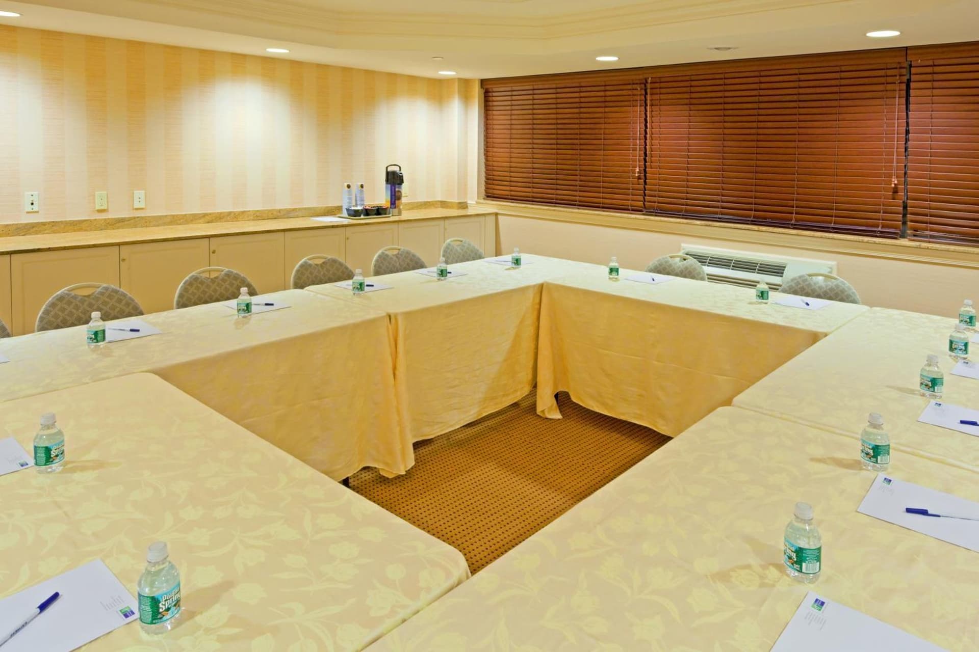 Rockville Centre Hotel - JFK Airport