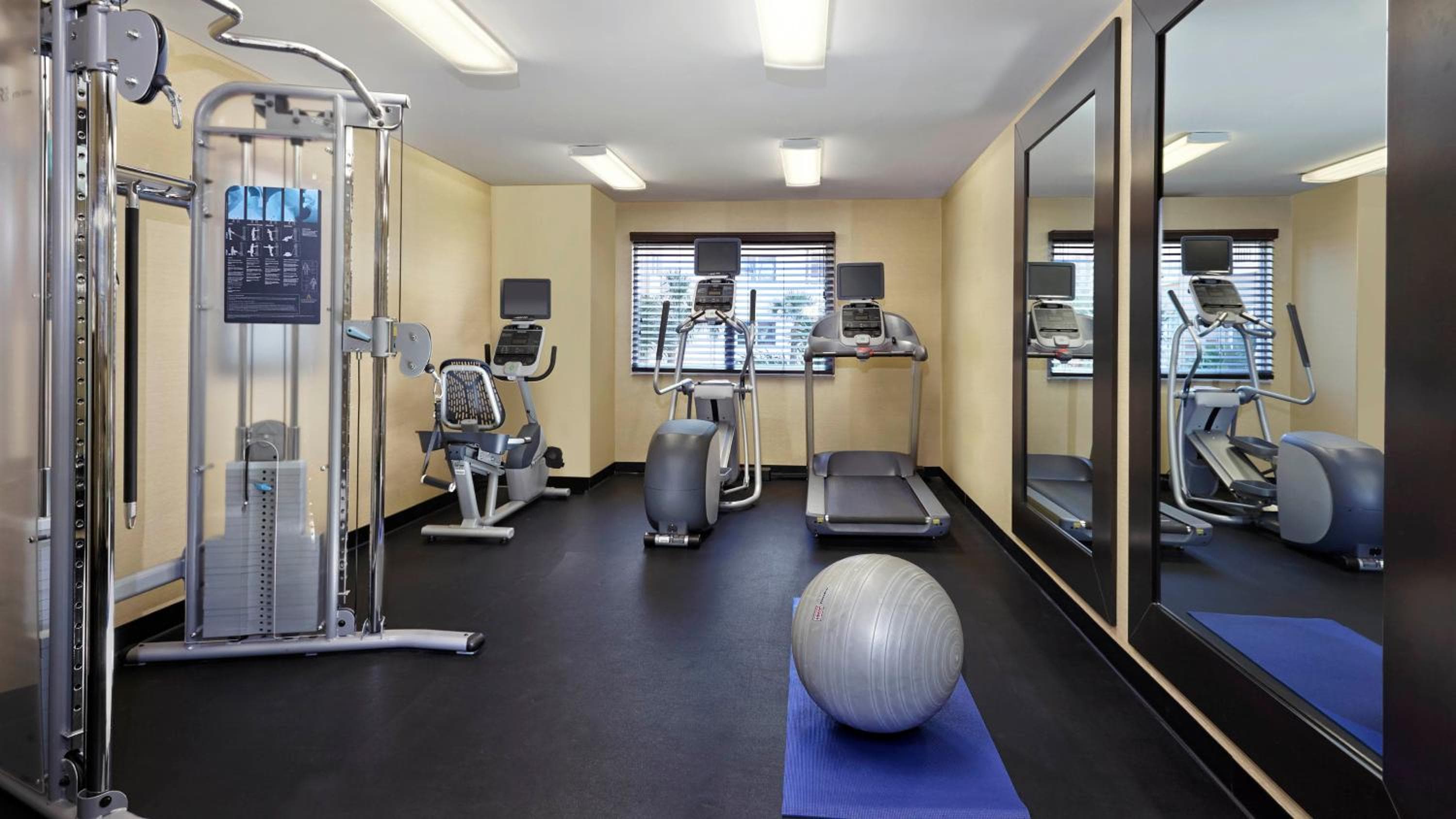 Holiday Inn Express & Suites Naples Downtown - 5th Avenue by IHG
