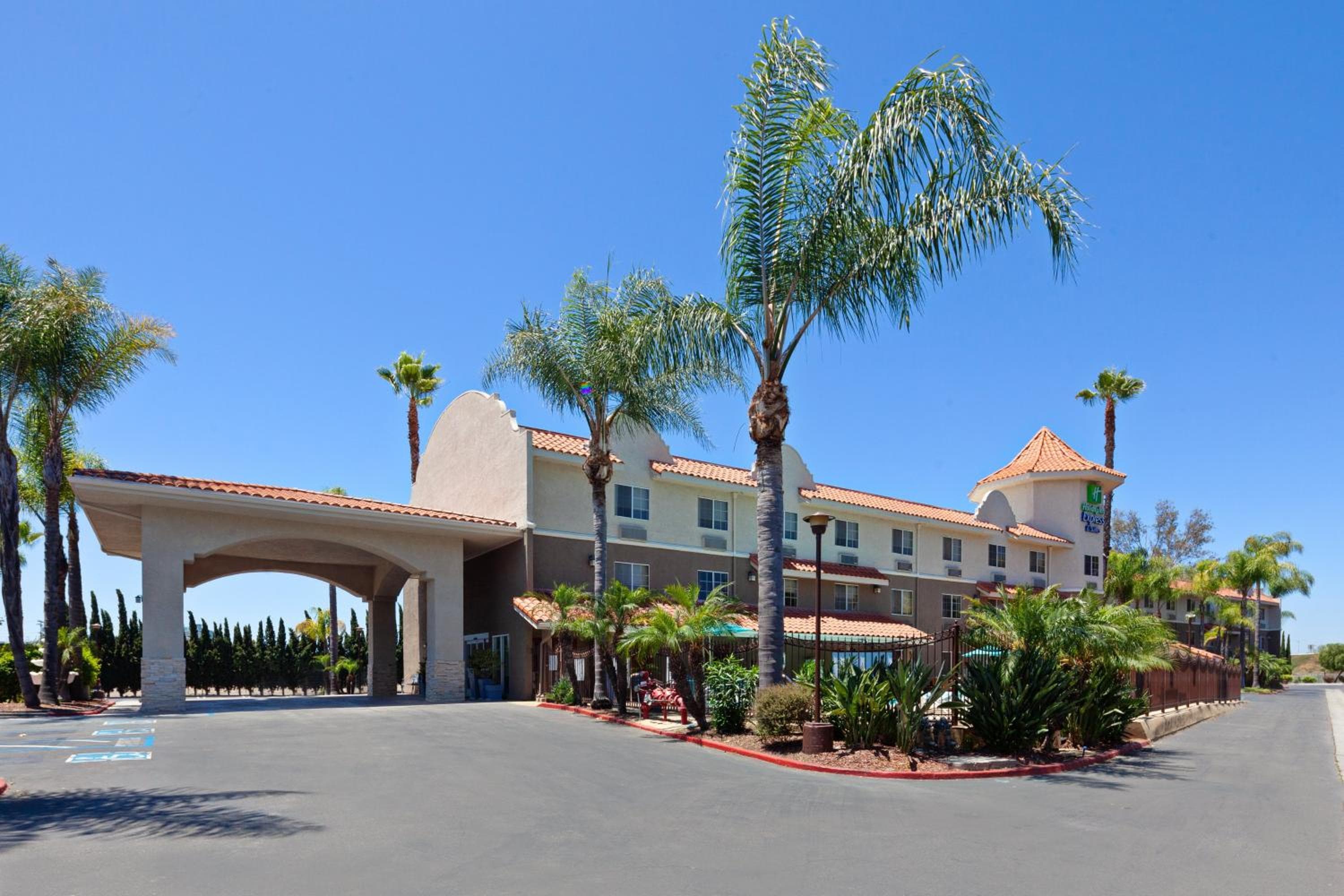 Holiday Inn Express Hotel & Suites San Diego-Escondido by IHG