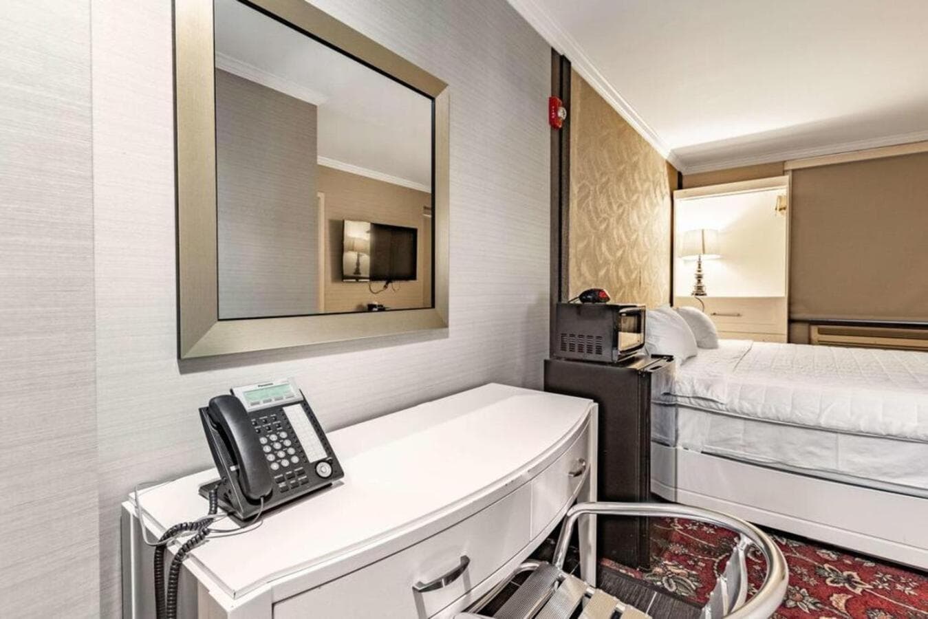 Umbrella Hotel Brooklyn - Newly Renovated