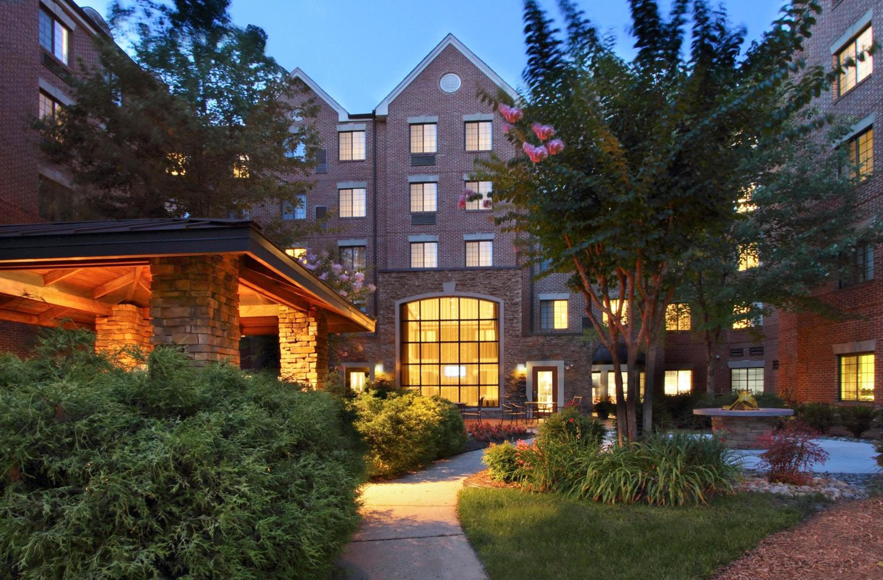 Staybridge Suites Tysons - McLean by IHG