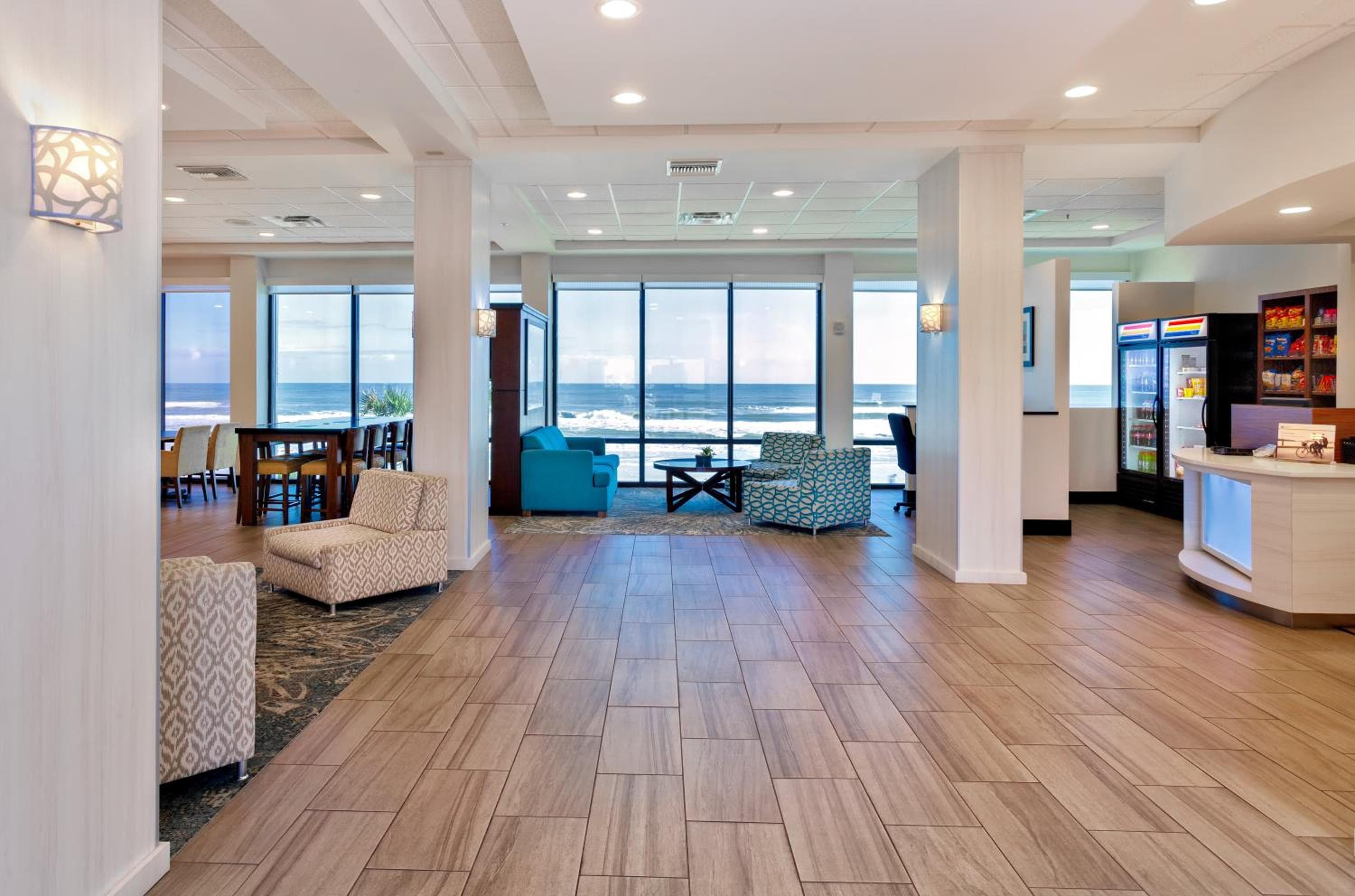 Holiday Inn Express & Suites Oceanfront Daytona Beach Shores by IHG