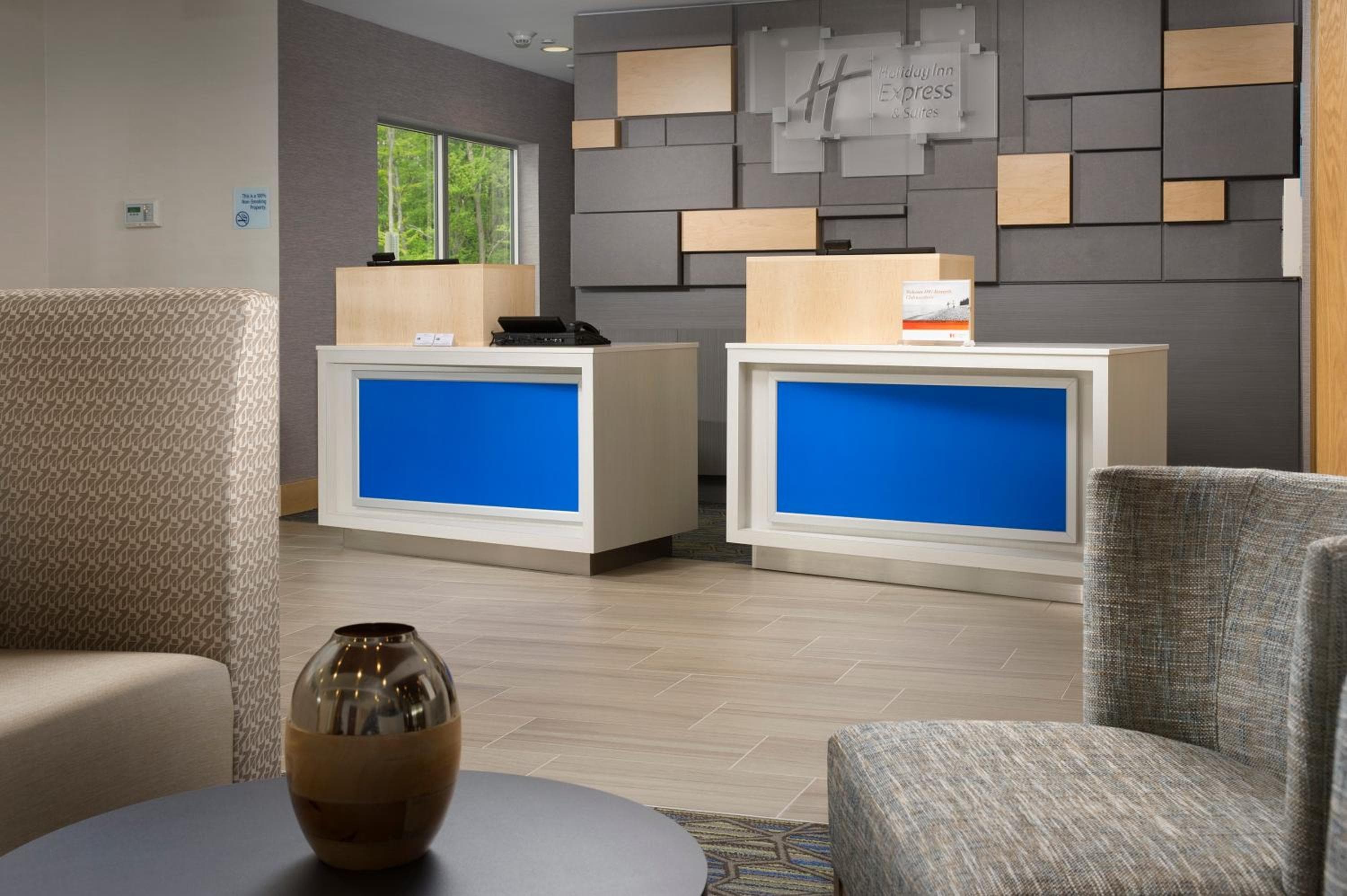 Holiday Inn Express & Suites by IHG Altoona by IHG