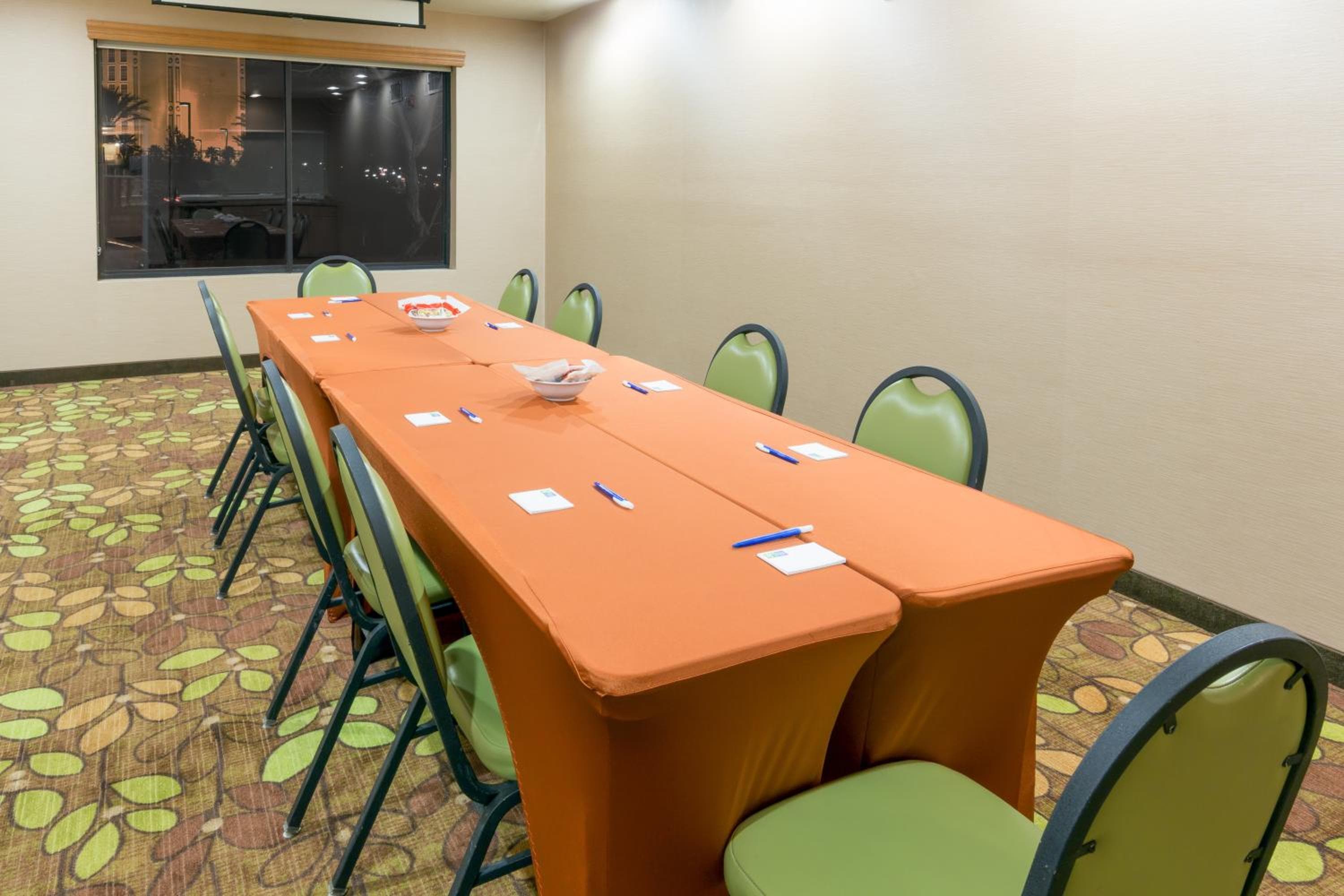 Holiday Inn Express Hotel and Suites - Henderson by IHG