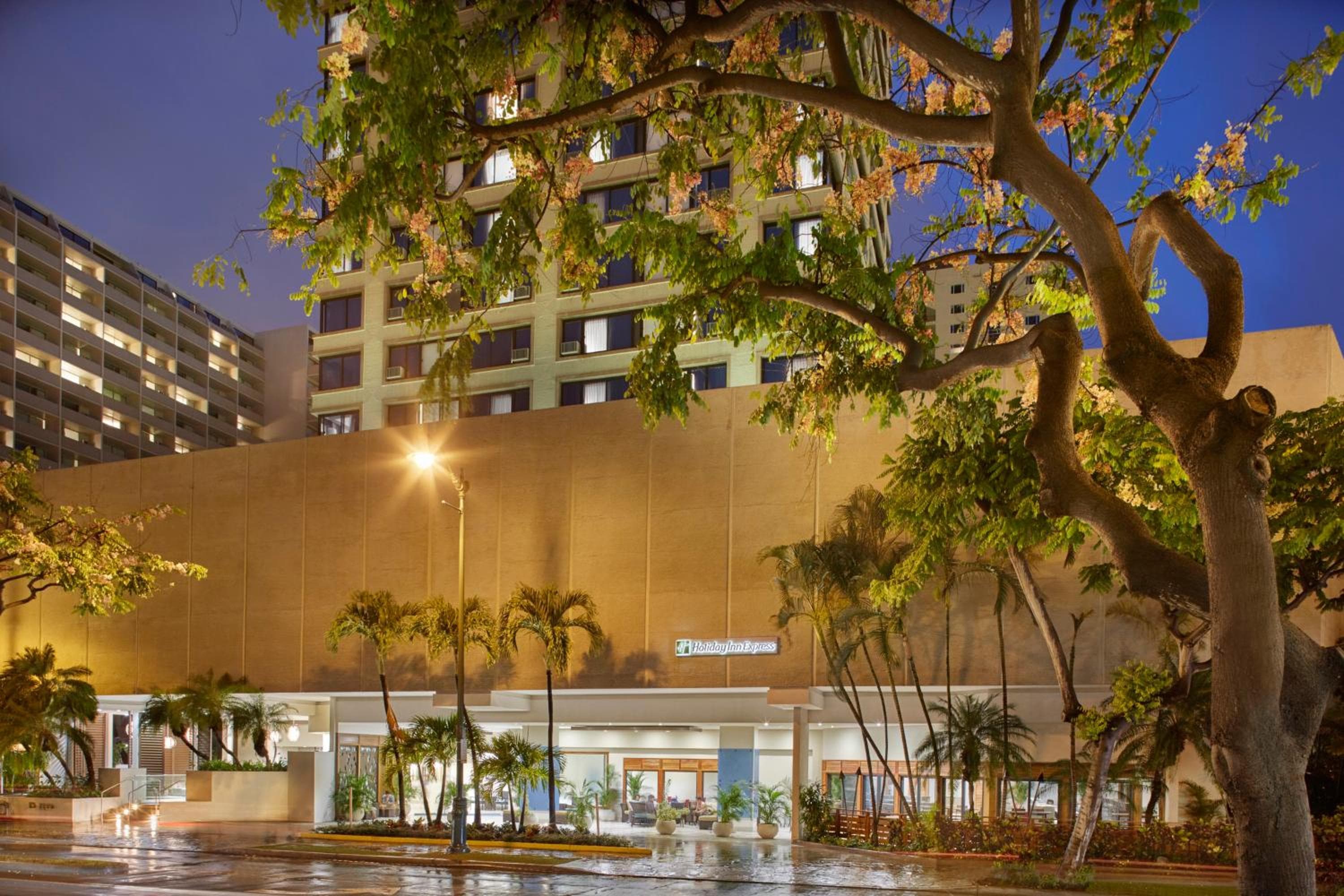 Holiday Inn Express Waikiki by IHG