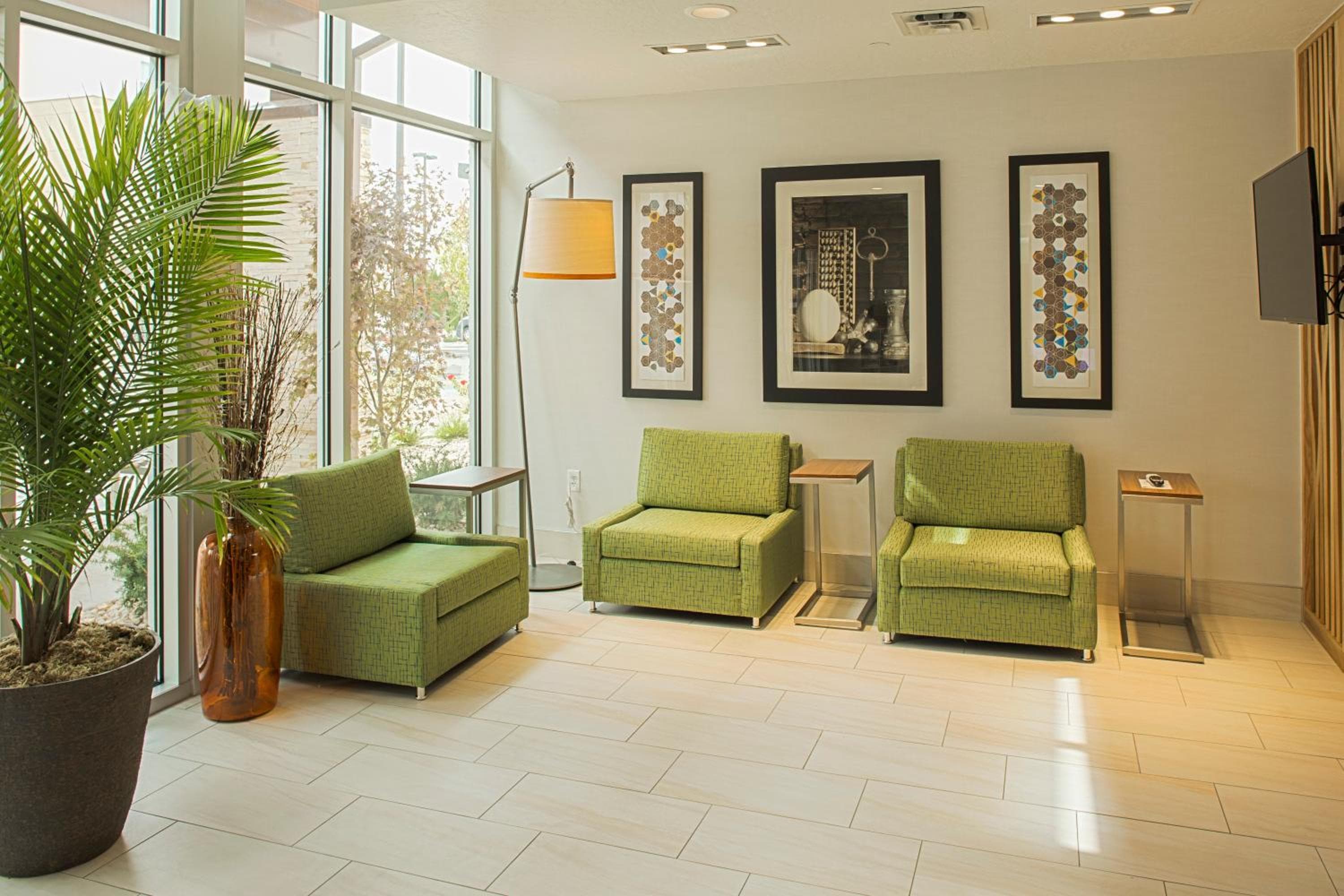 Holiday Inn Express & Suites Boise Airport by IHG