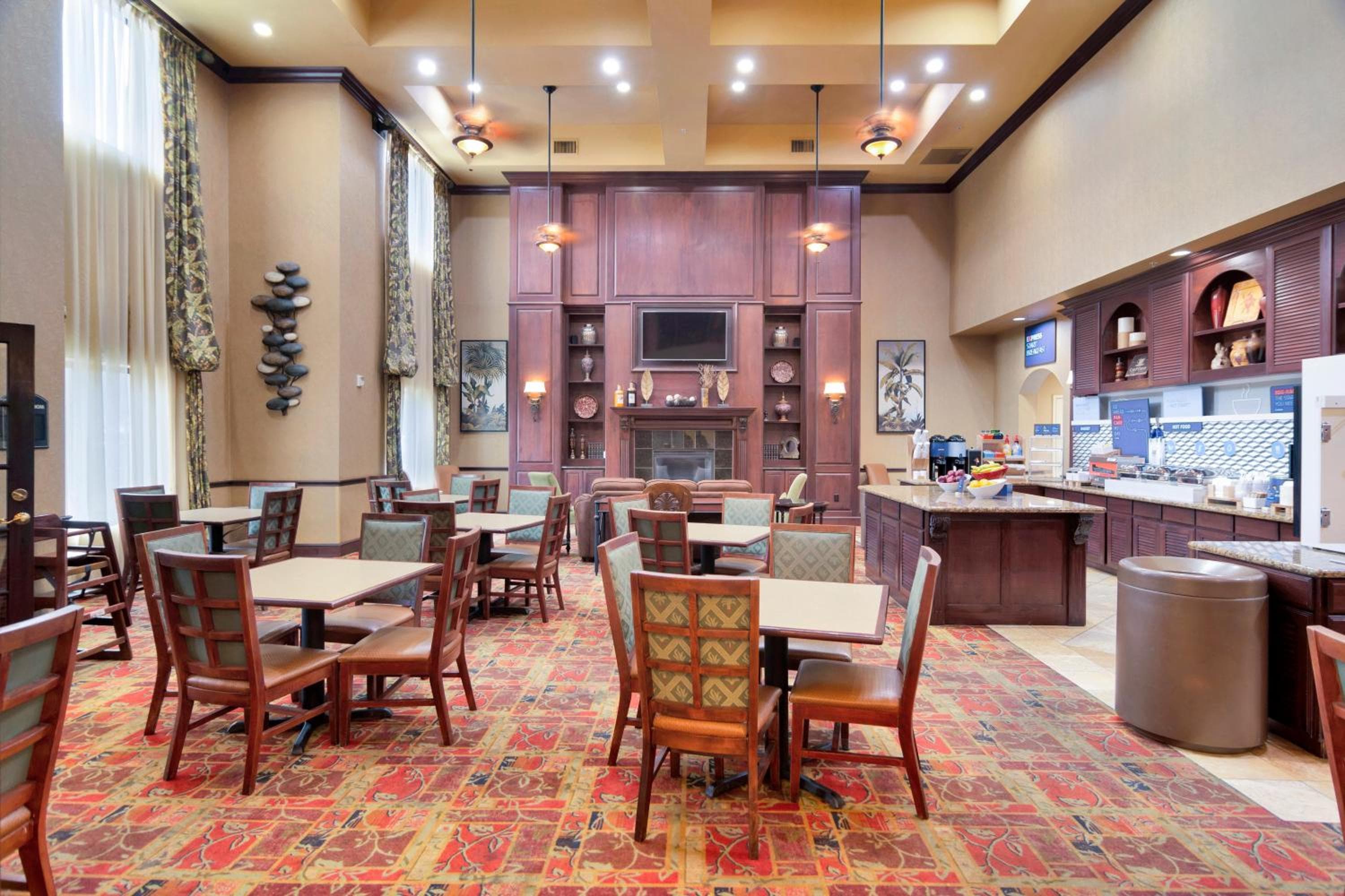 Holiday Inn Express Hotel & Suites DFW West - Hurst by IHG