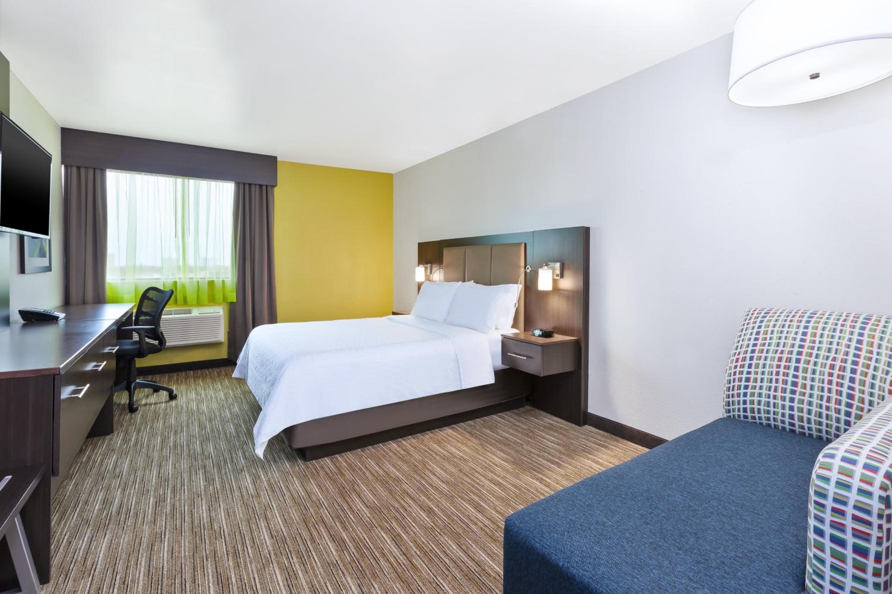 Holiday Inn Express Winnipeg Airport - Polo Park by IHG