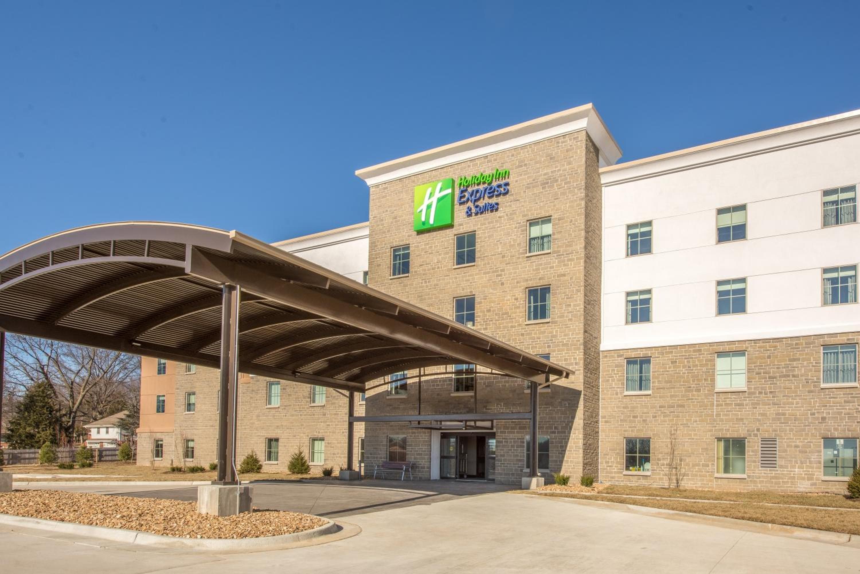 Holiday Inn Express & Suites Shawnee - Kansas City West by IHG