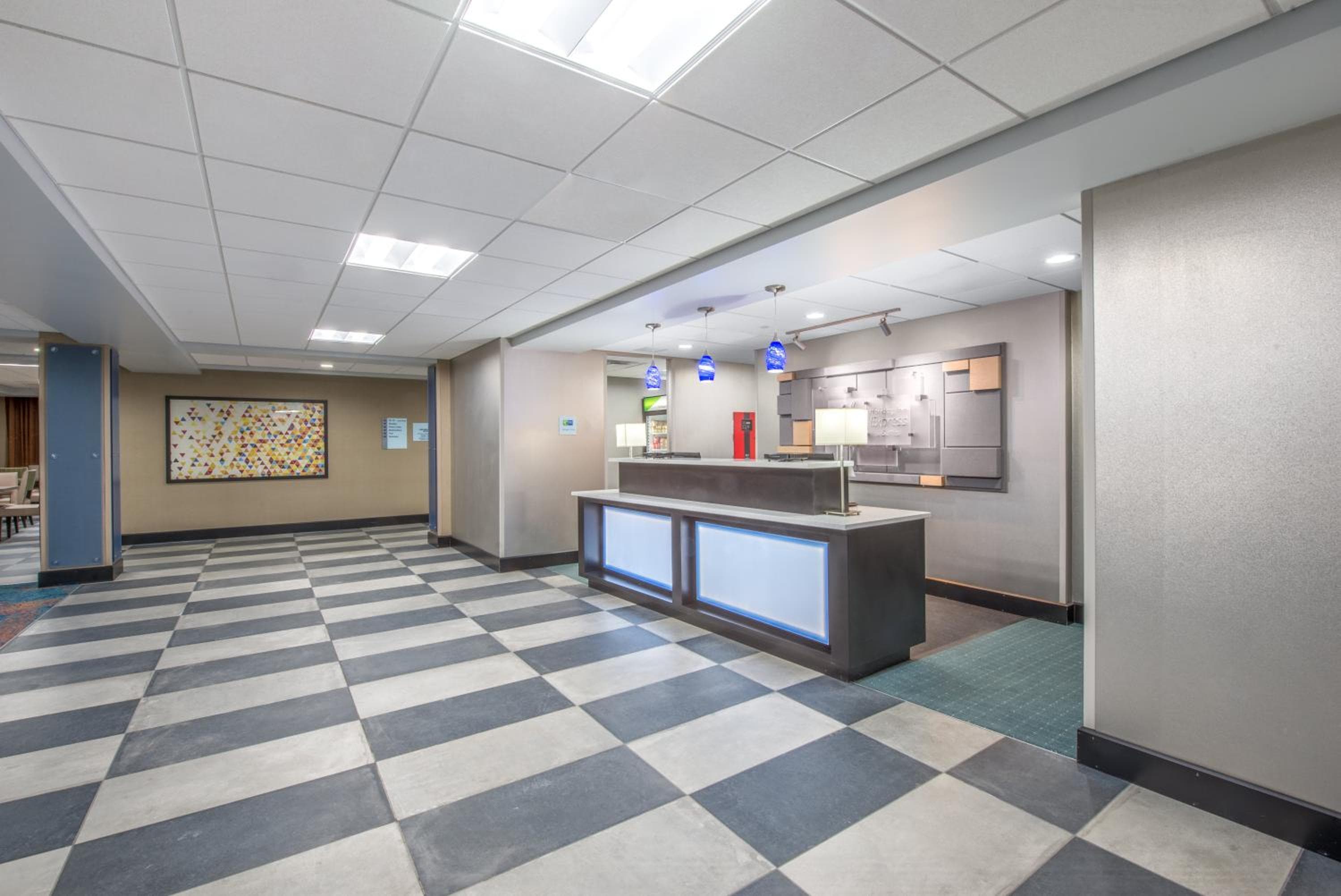 Holiday Inn Express & Suites Shawnee - Kansas City West by IHG